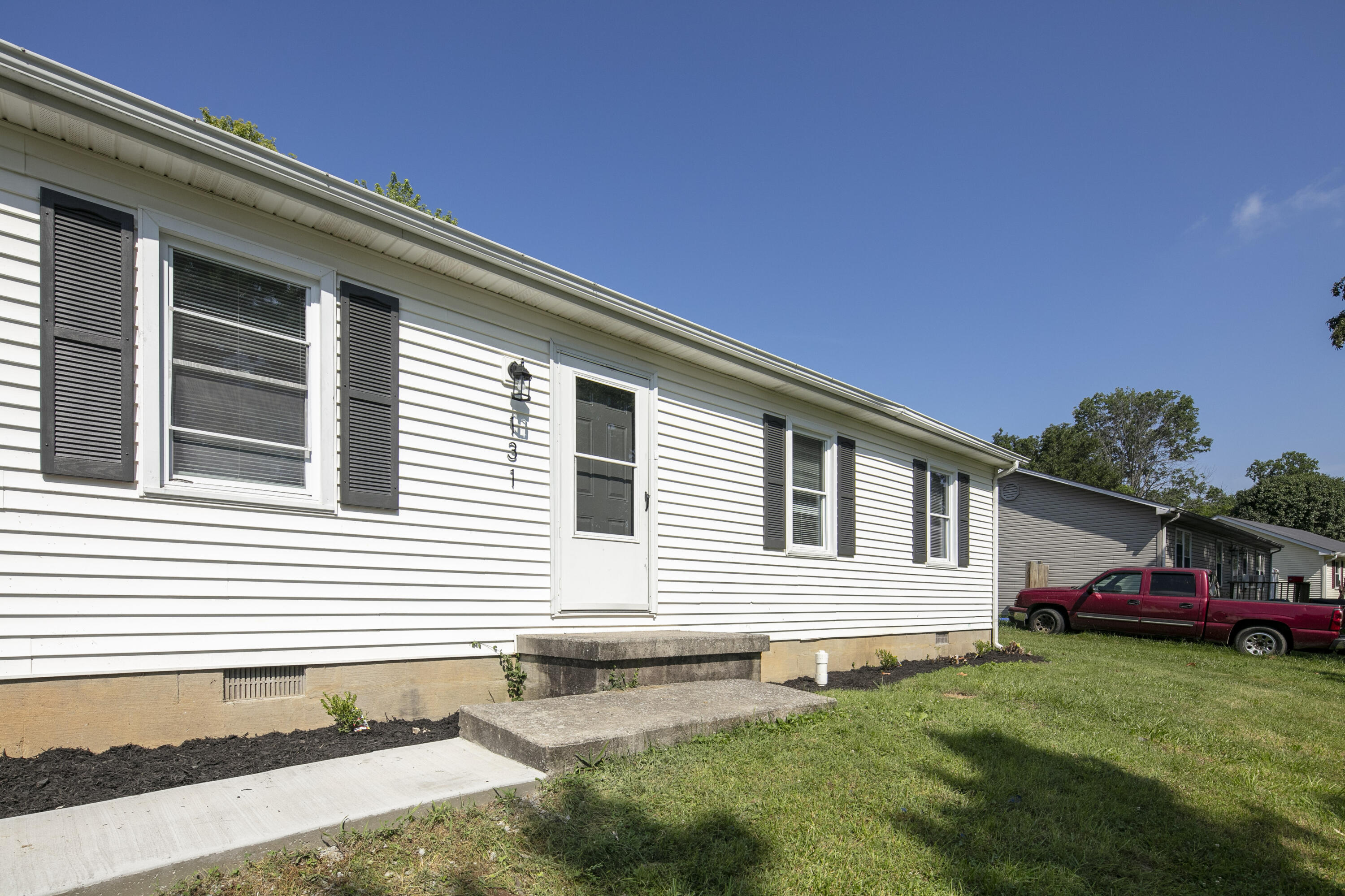131 Spring Valley Drive Property Photo 2