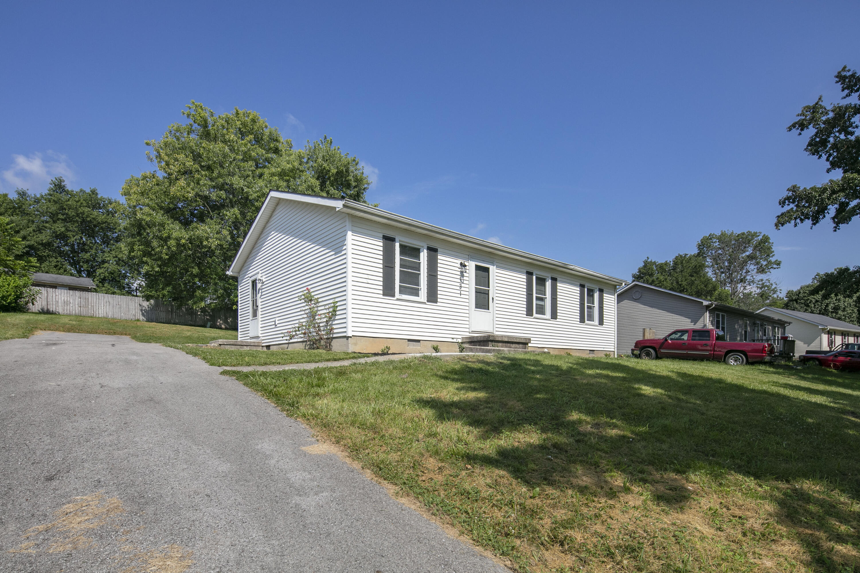 131 Spring Valley Drive Property Photo 3