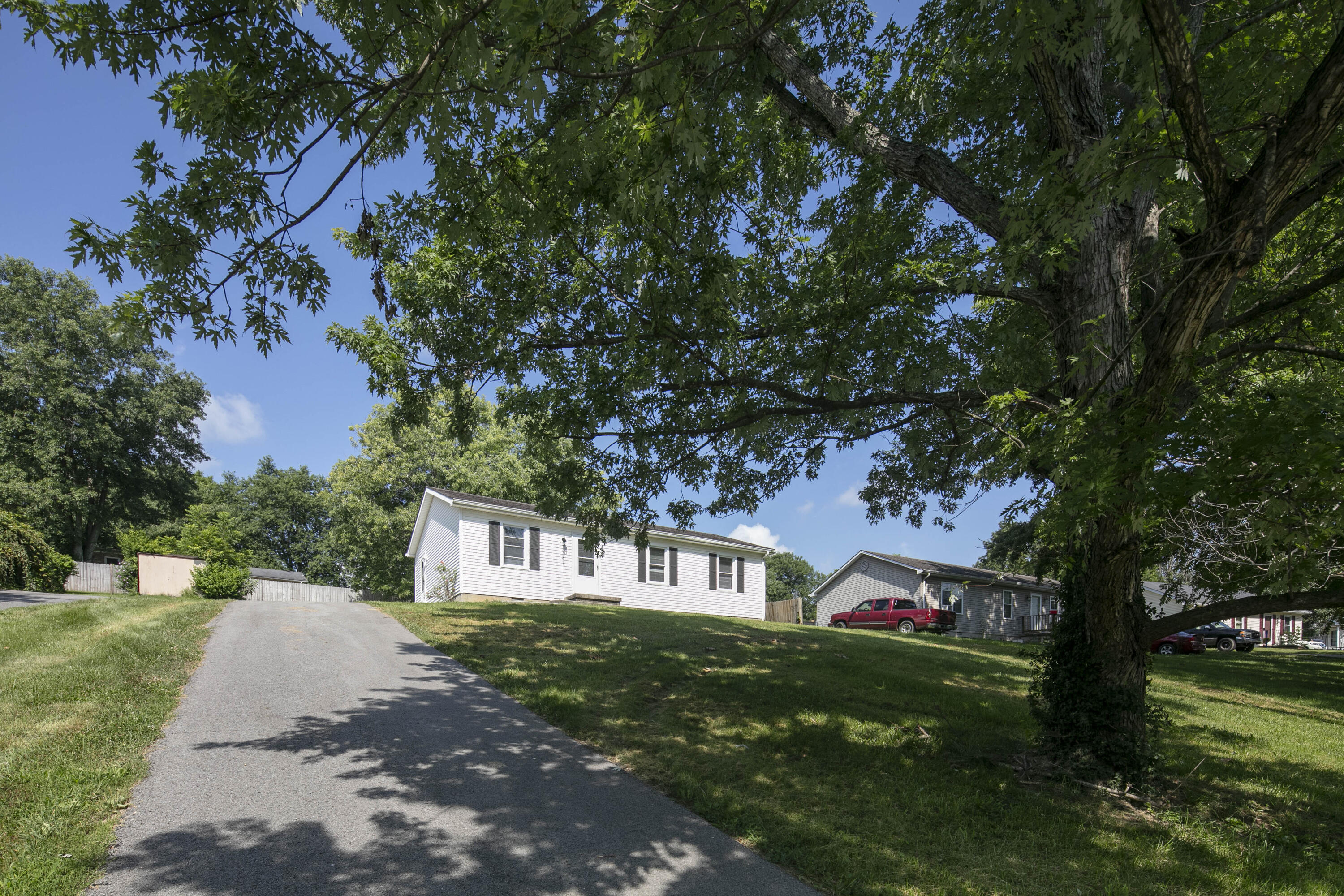 131 Spring Valley Drive Property Photo 4