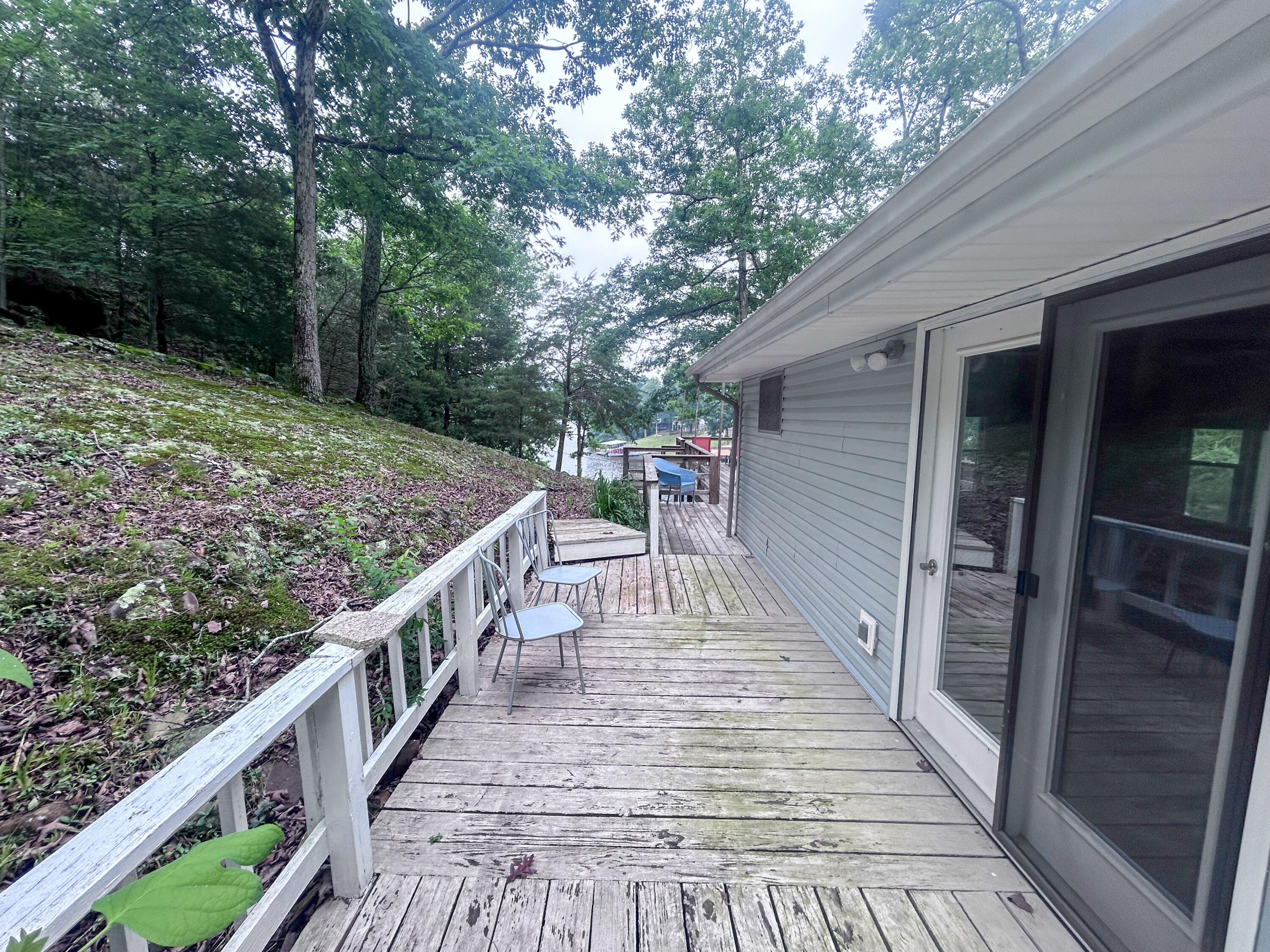 305 Lakeshore Drive Property Photo 25