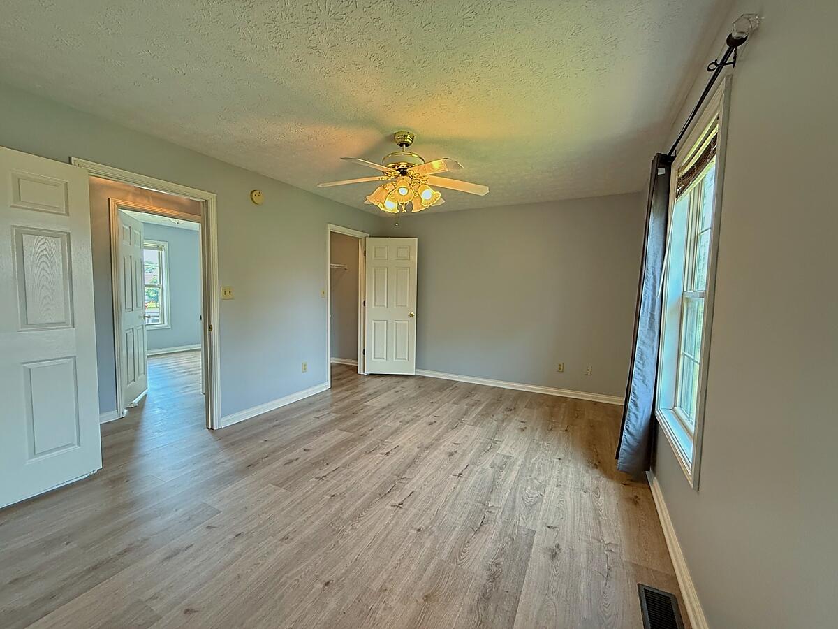 504 Scenic View Circle Property Photo 17