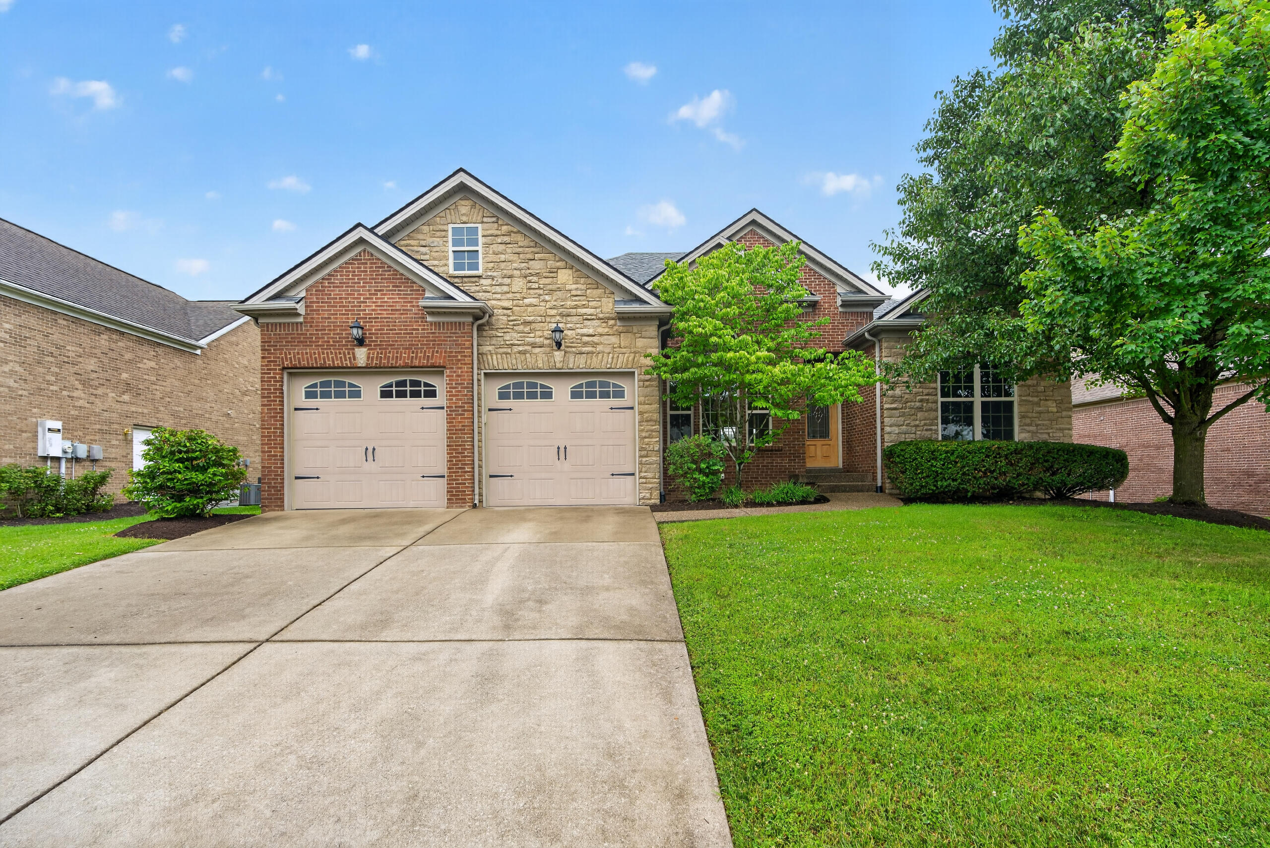 205 Red Oak Way Property Photo 1