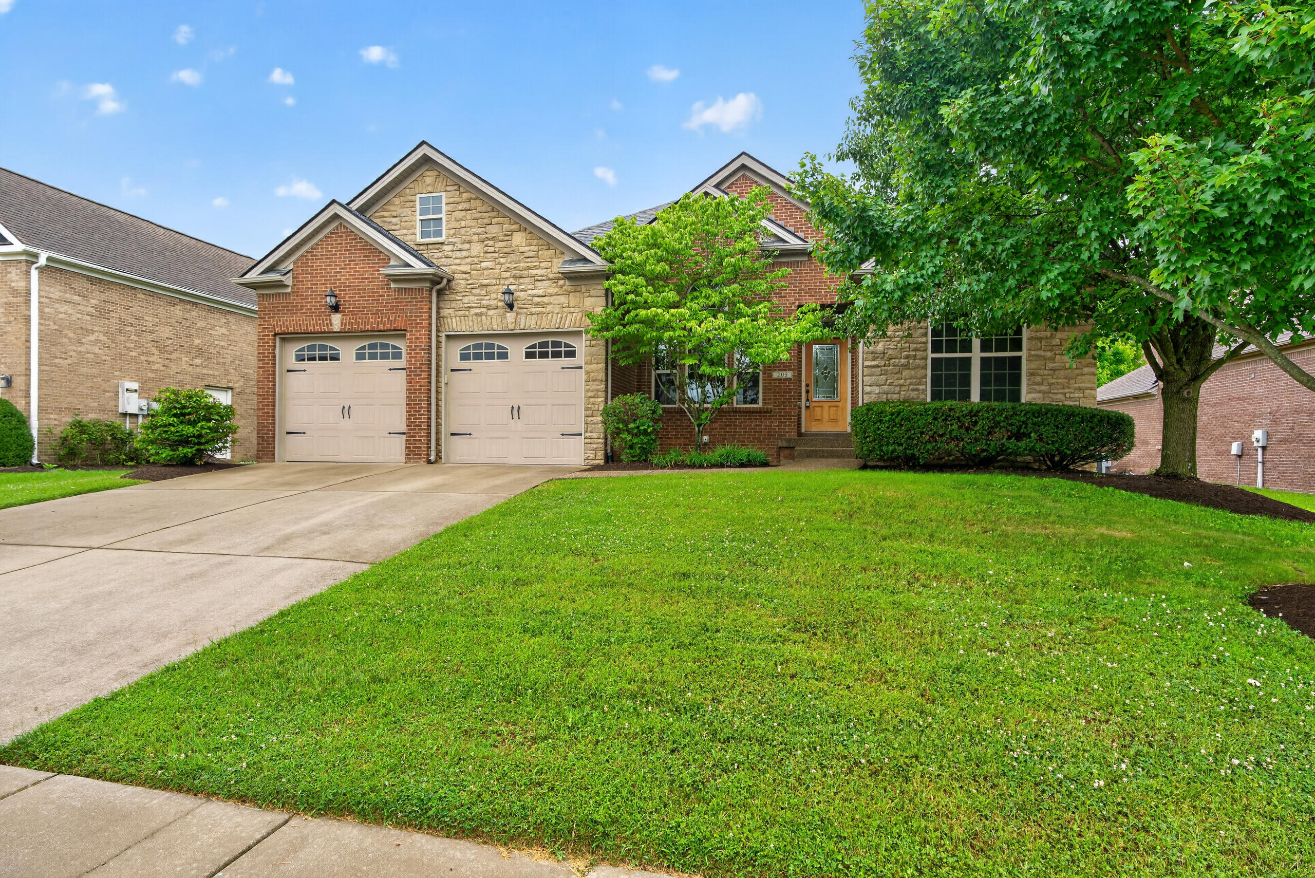 205 Red Oak Way Property Photo 2