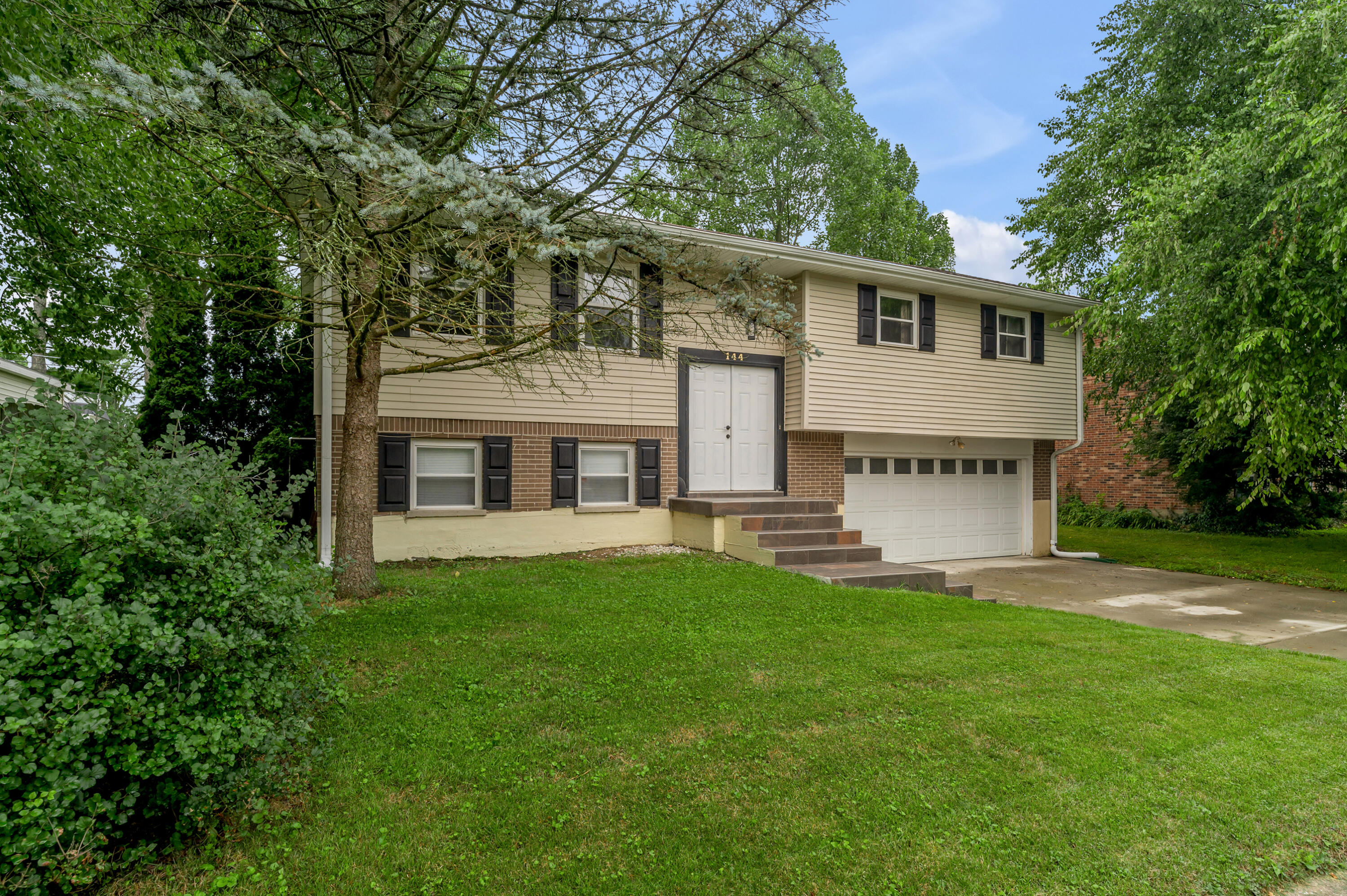 144 Shannon Parkway Property Photo 2