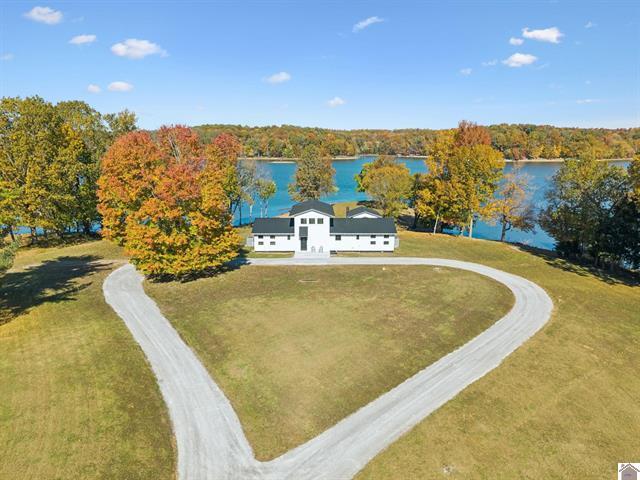 786 Howard Road Property Photo 5