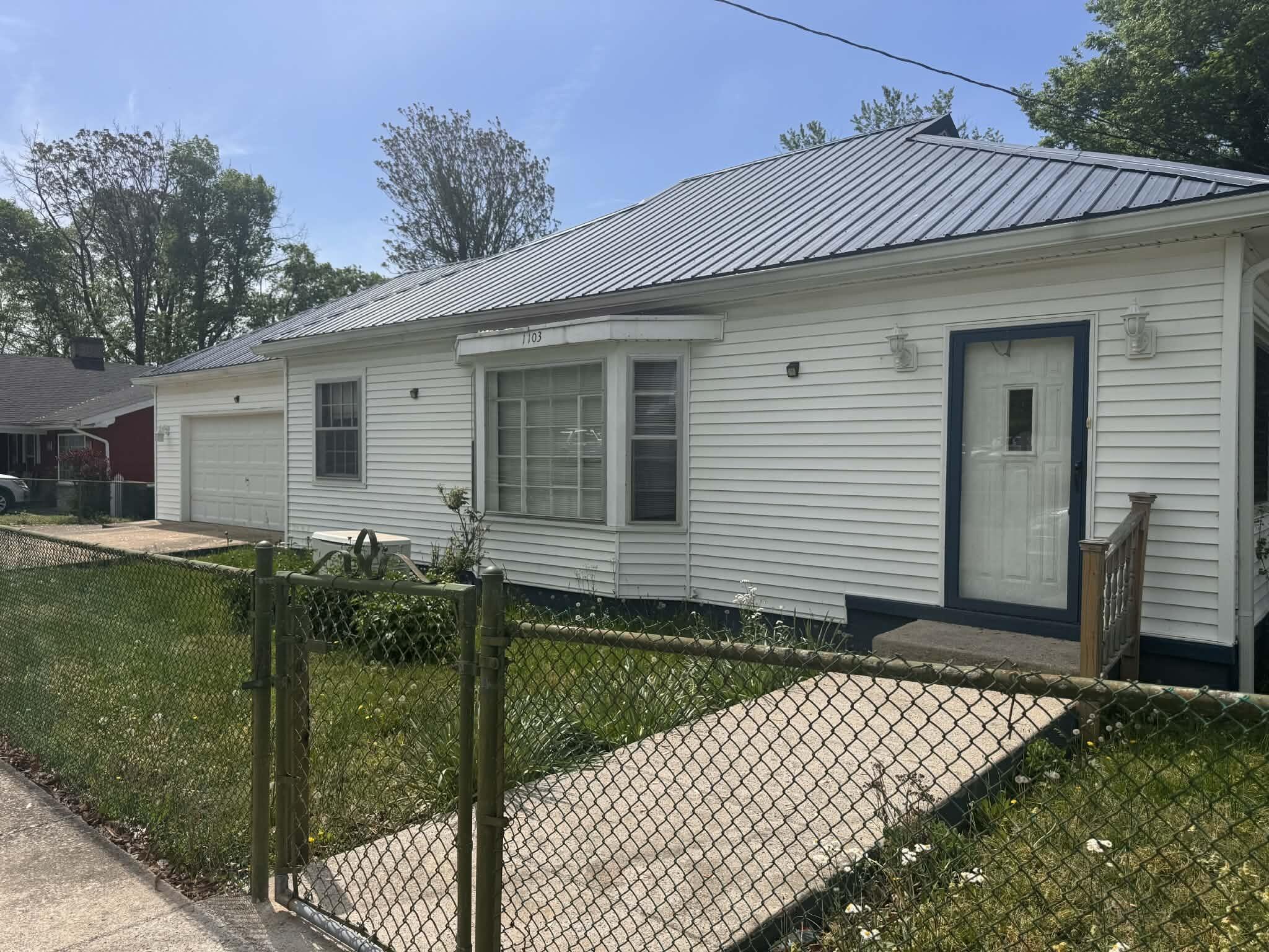 1103 E 18th Street Property Photo 1