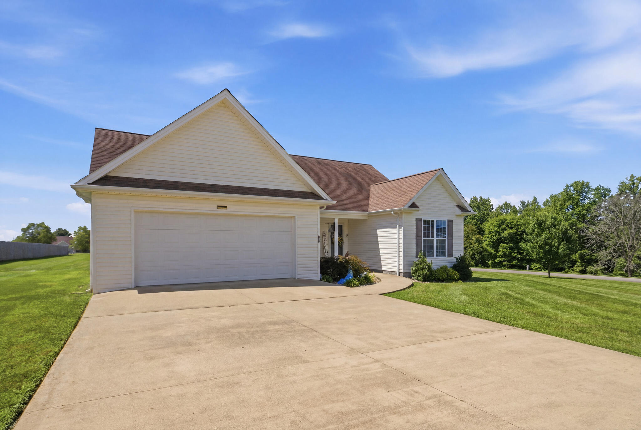 273 Ridgefield Drive Property Photo 2