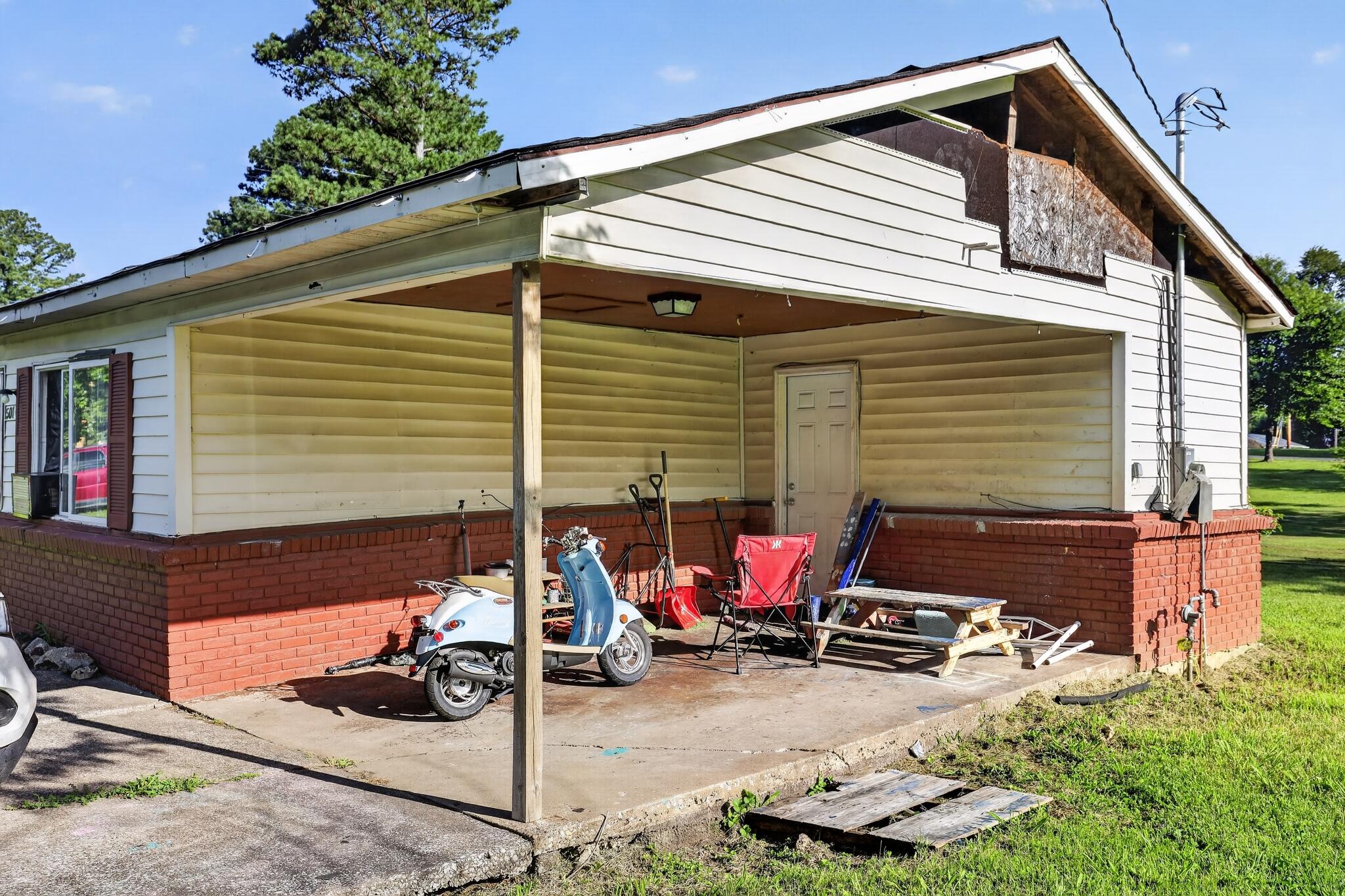 501 Windsor Drive Property Photo 4