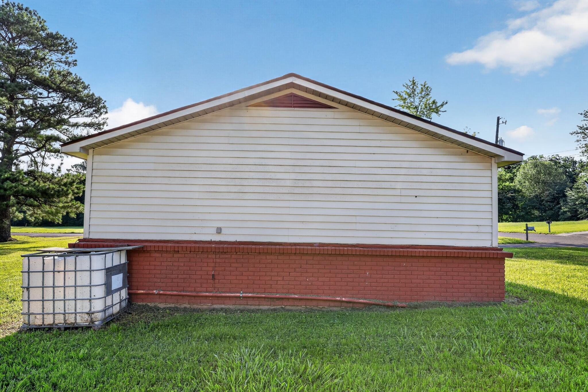 501 Windsor Drive Property Photo 5