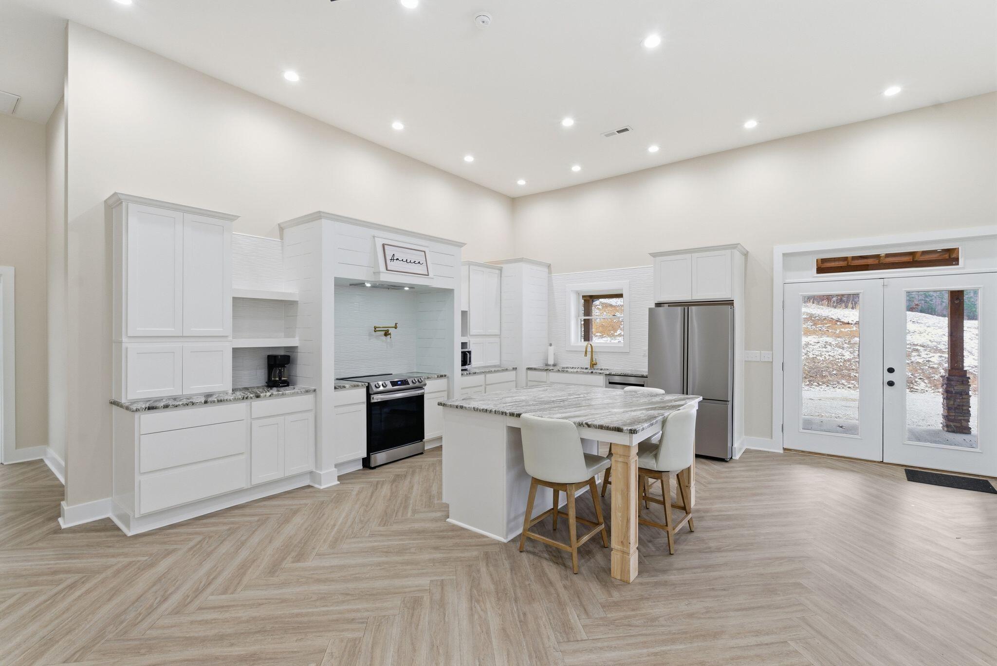 223 Hollin Road Property Photo 14