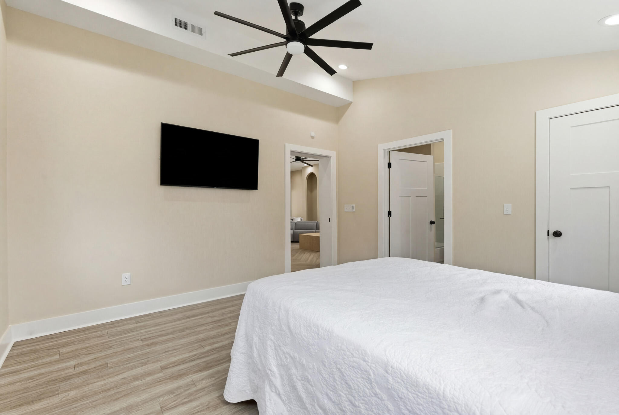 223 Hollin Road Property Photo 27