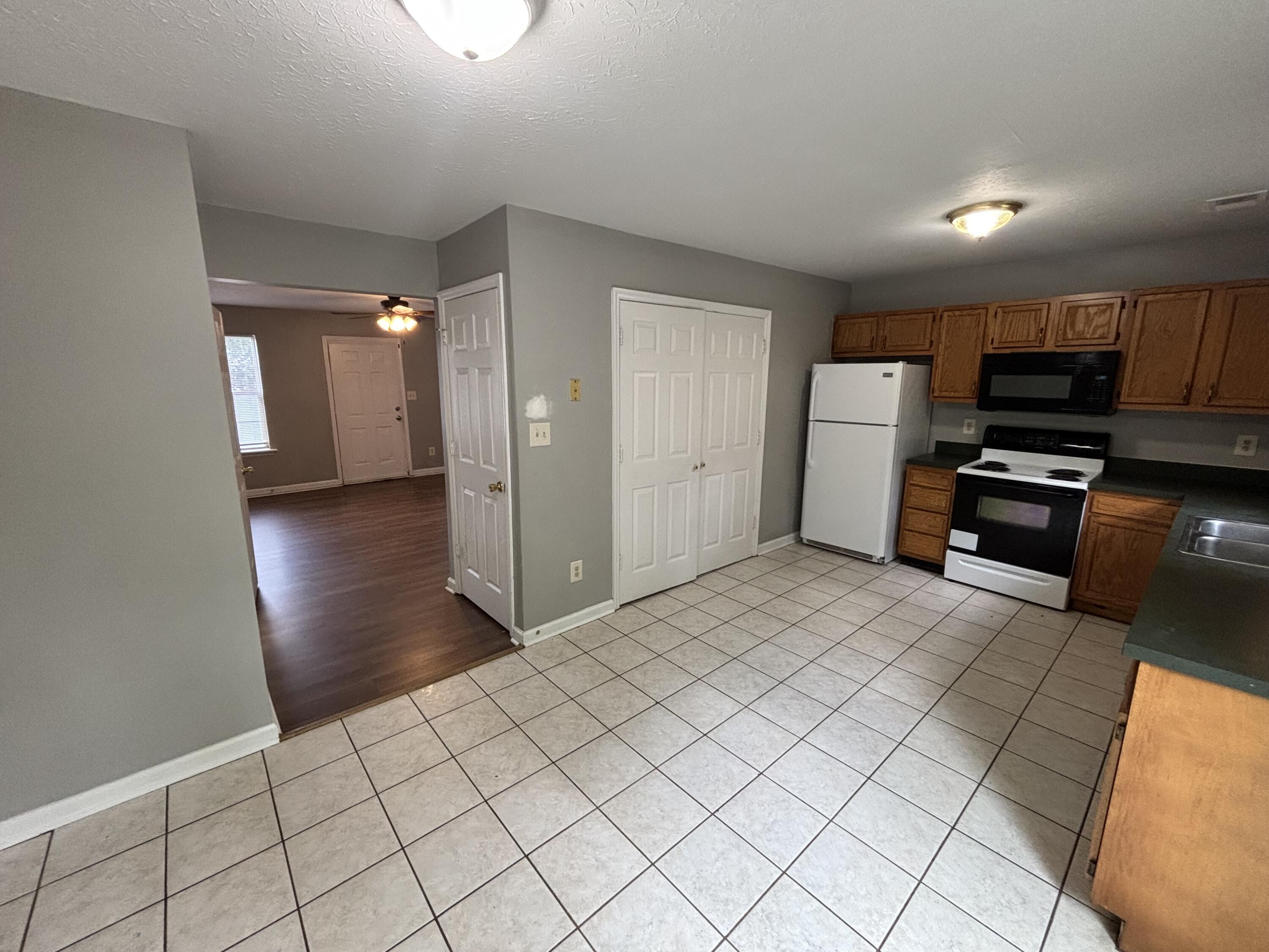 210 Maple Leaf Lane Property Photo 3