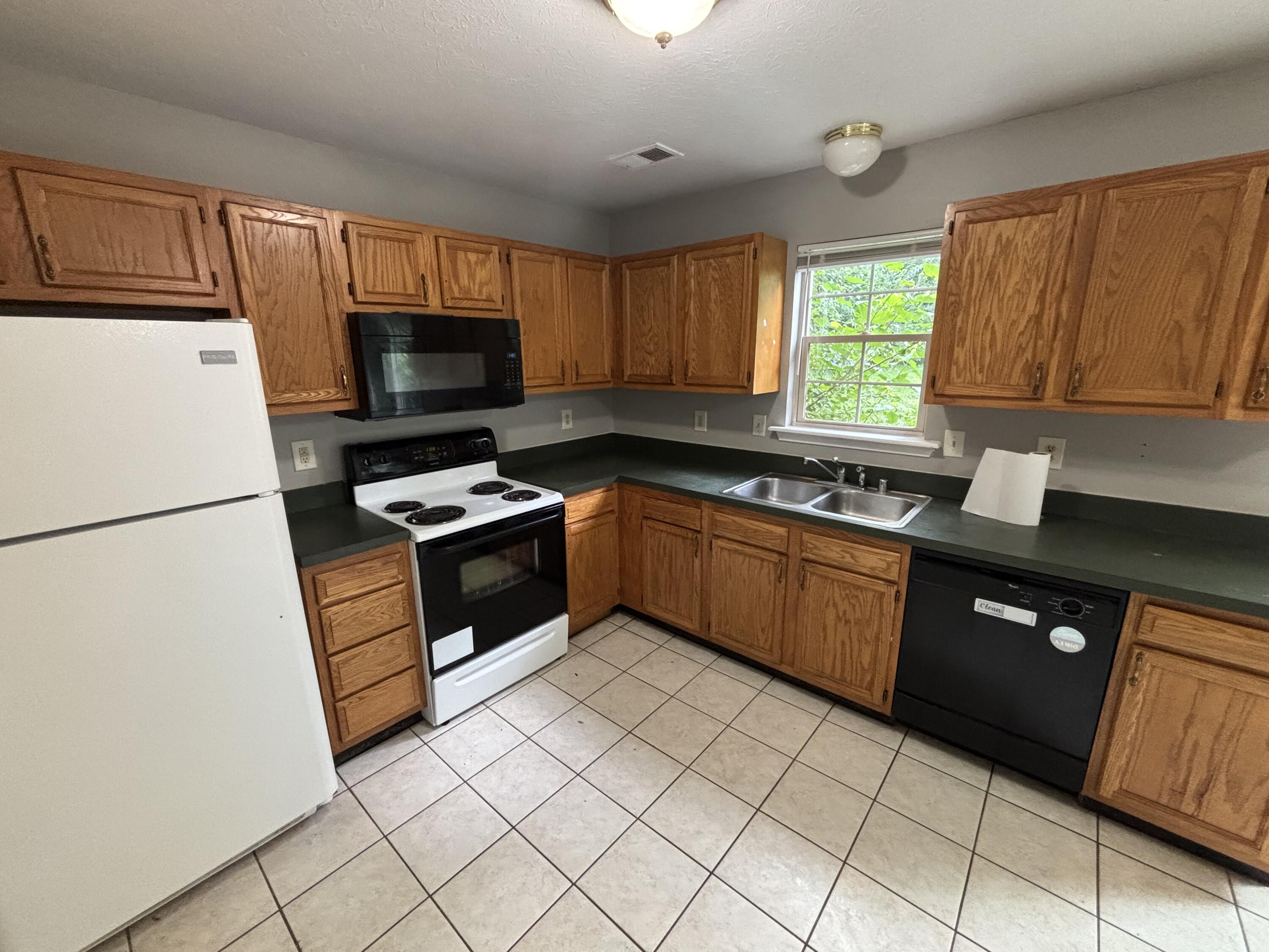 210 Maple Leaf Lane Property Photo 4