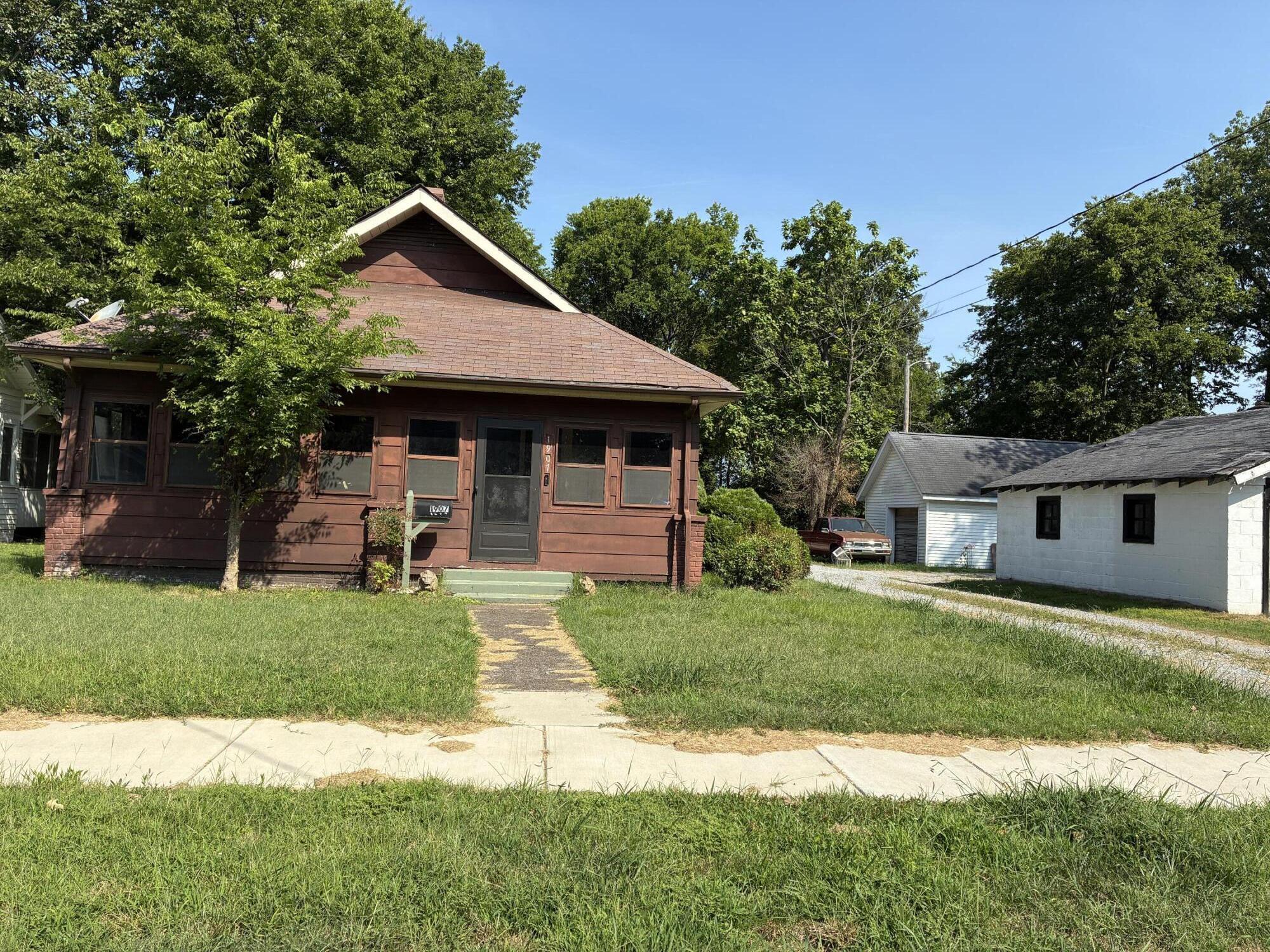 1907 Adams Street Property Photo 1