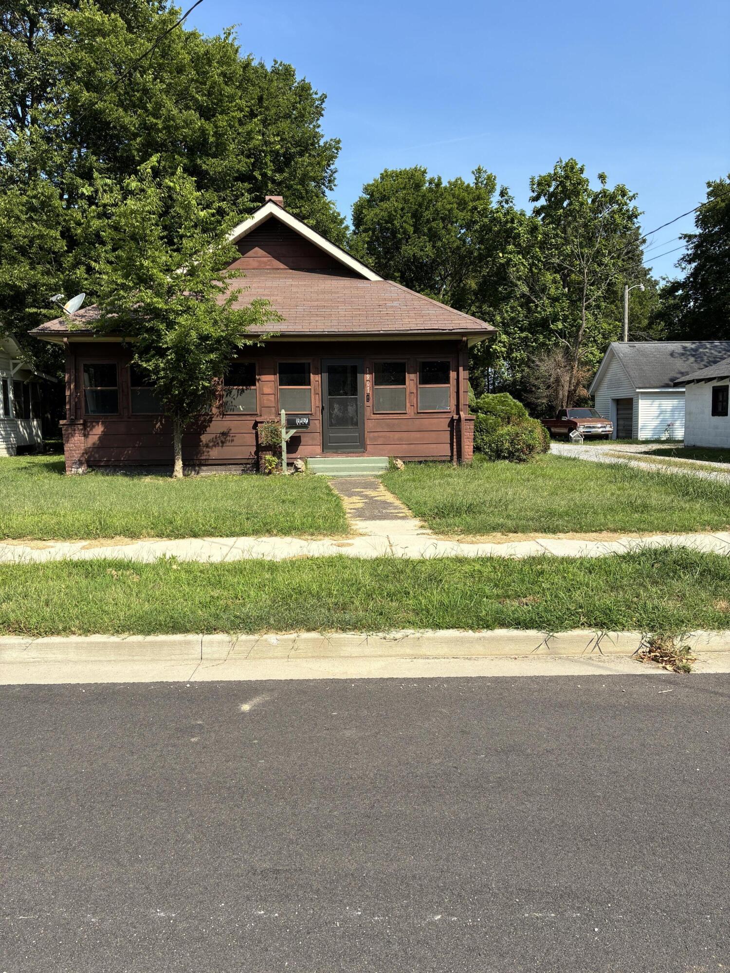1907 Adams Street Property Photo 21