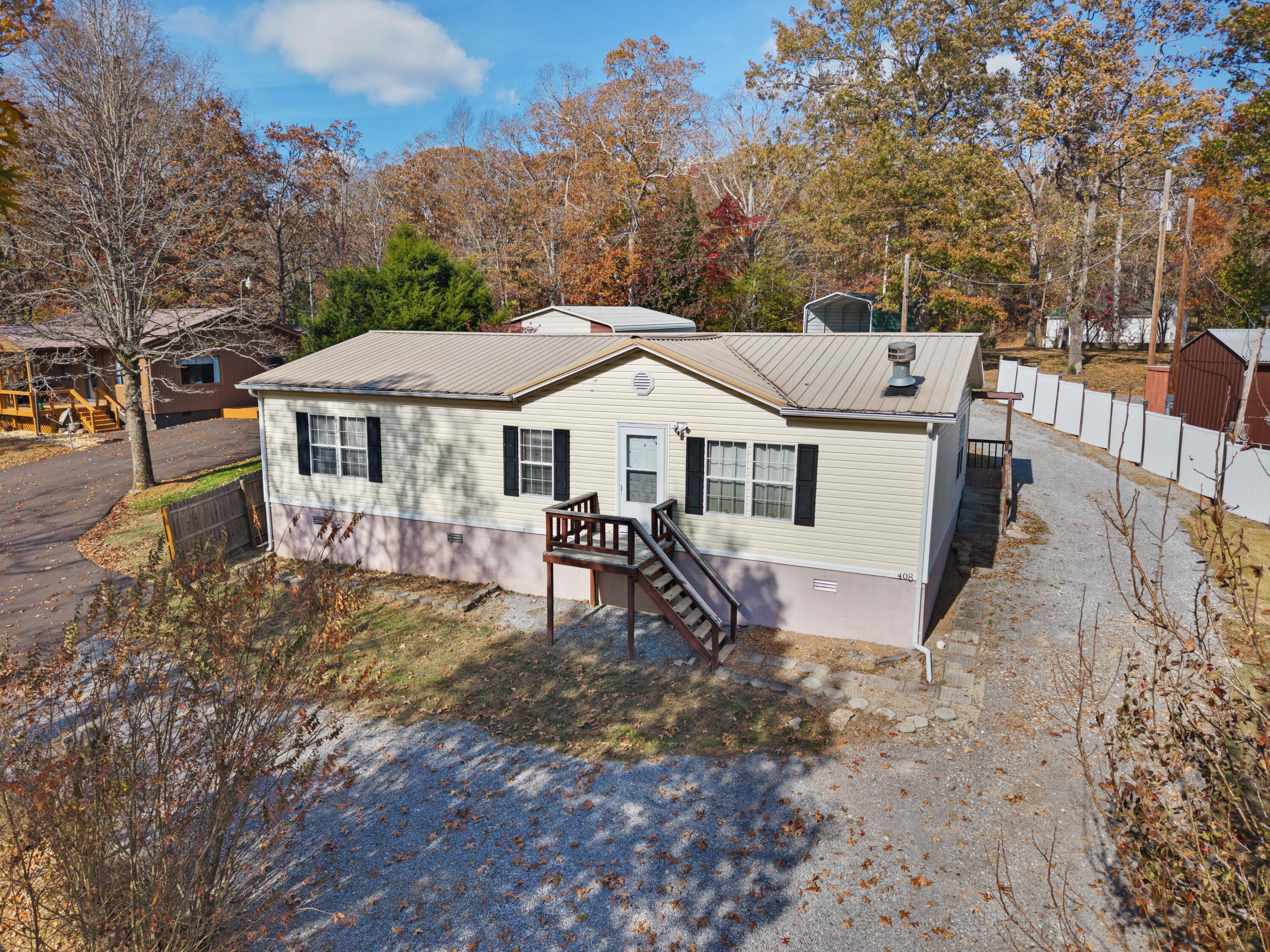 408 Shoreline Drive Property Photo 1
