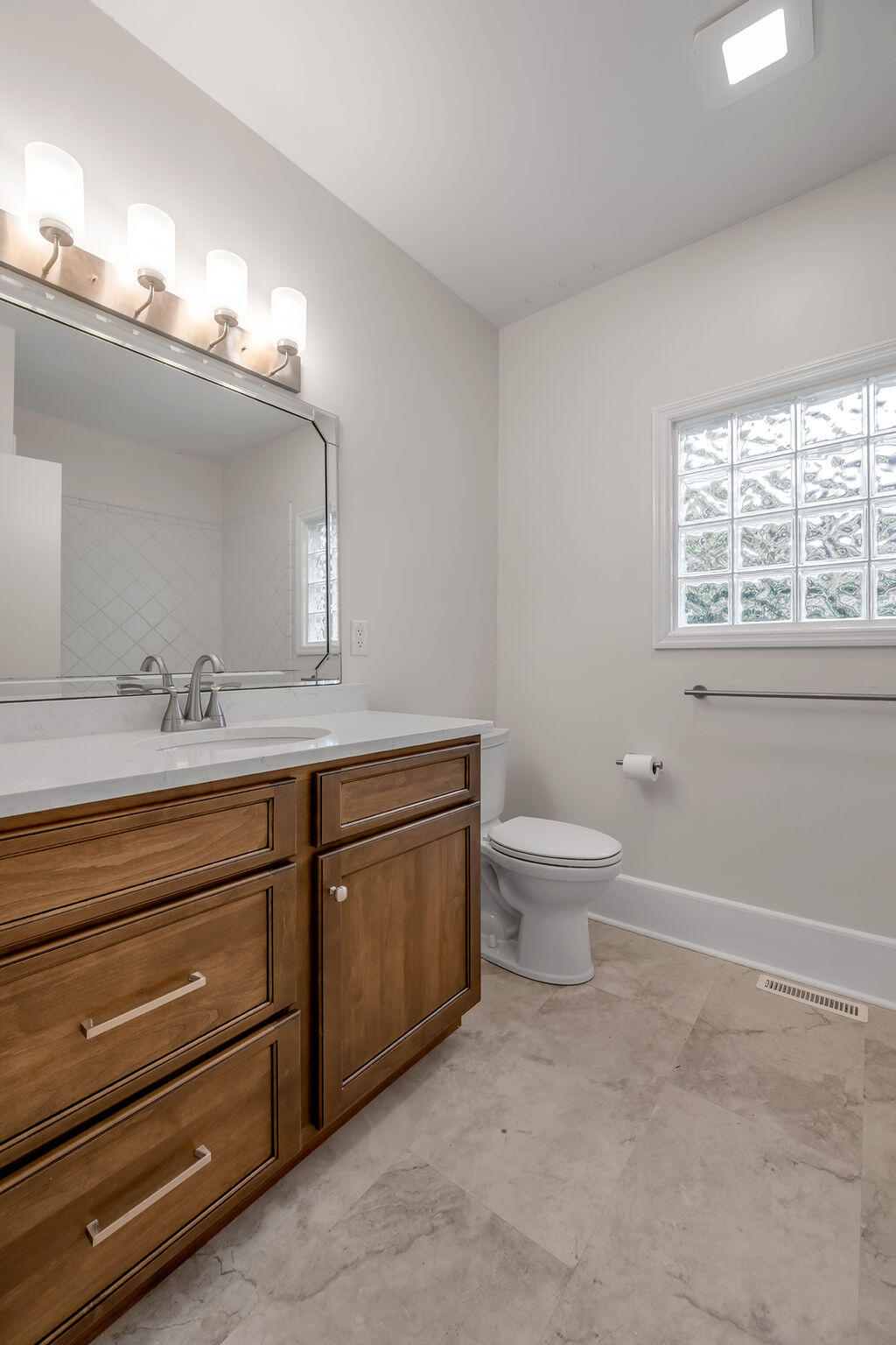 814 Melrose Avenue Property Photo 9