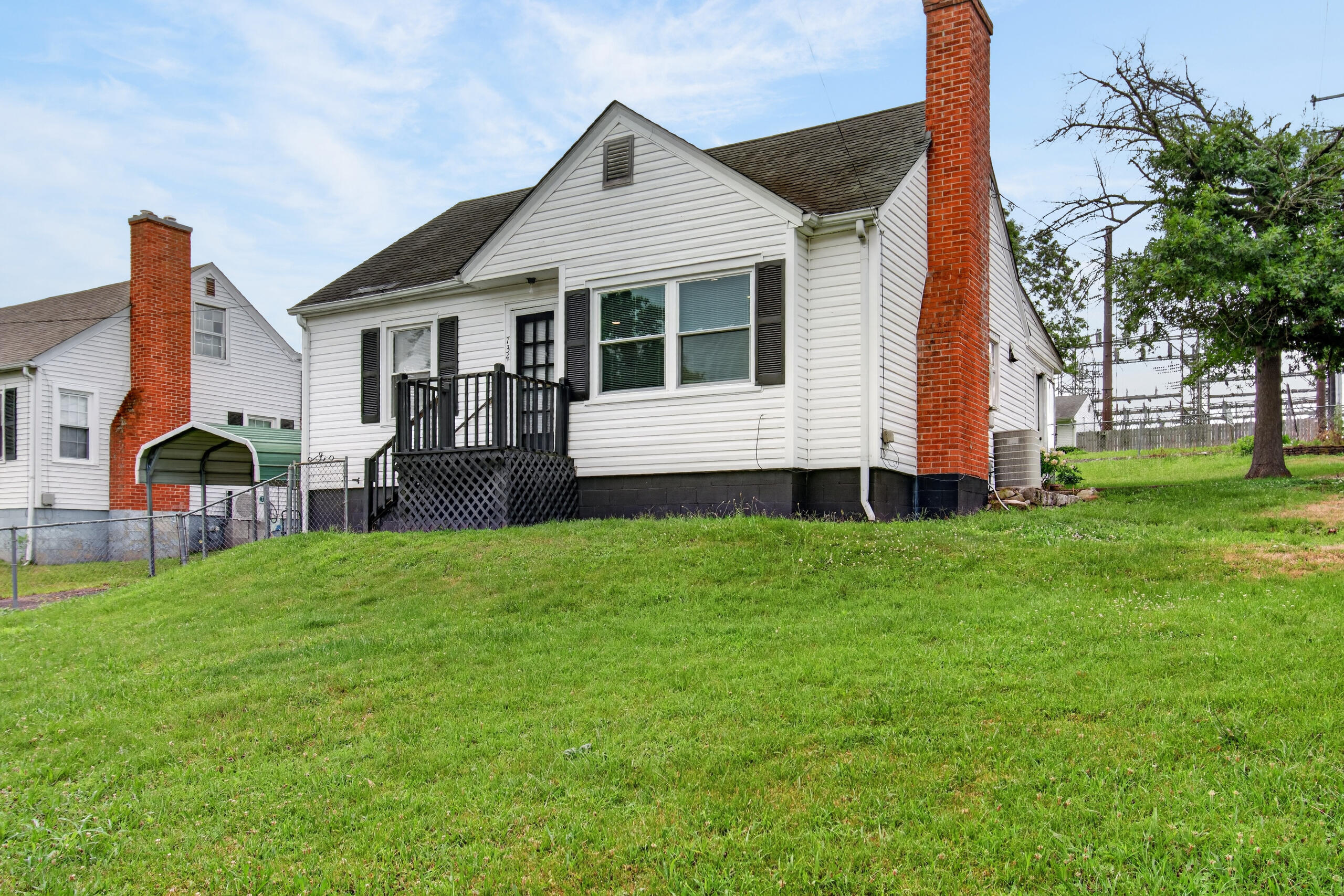 734 Maple Avenue Property Photo 3