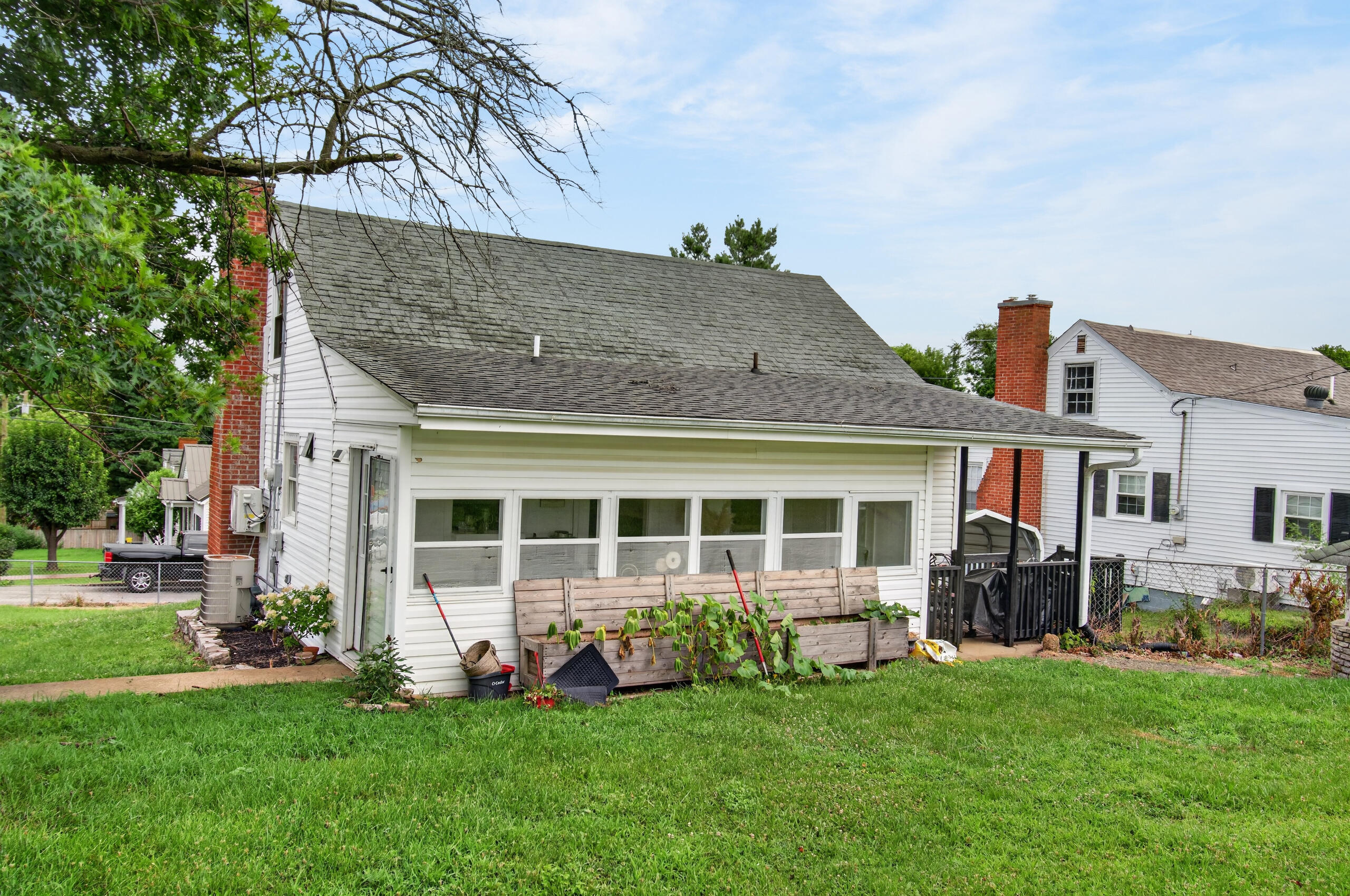 734 Maple Avenue Property Photo 4