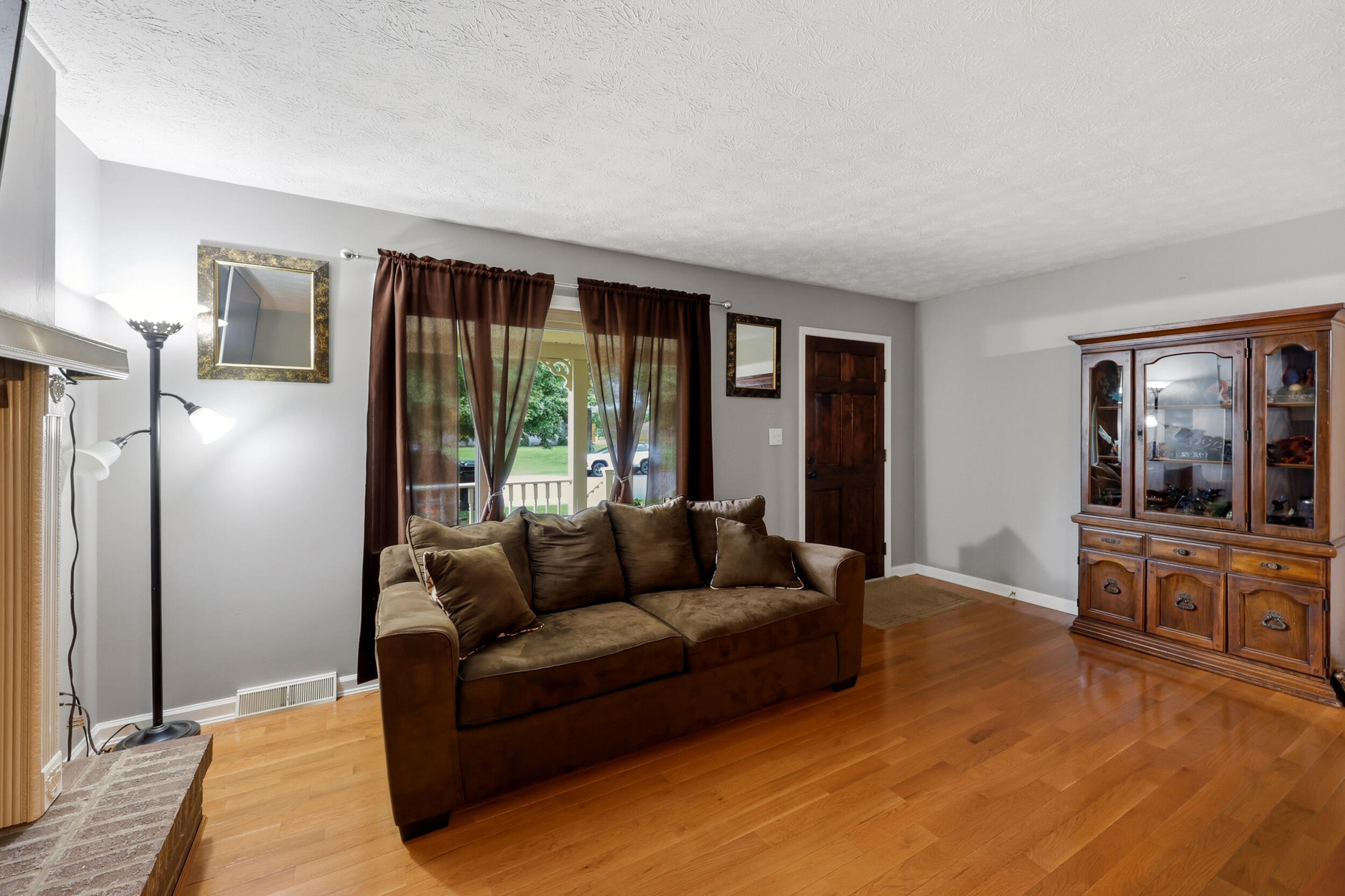 216 Robyn Drive Property Photo 4