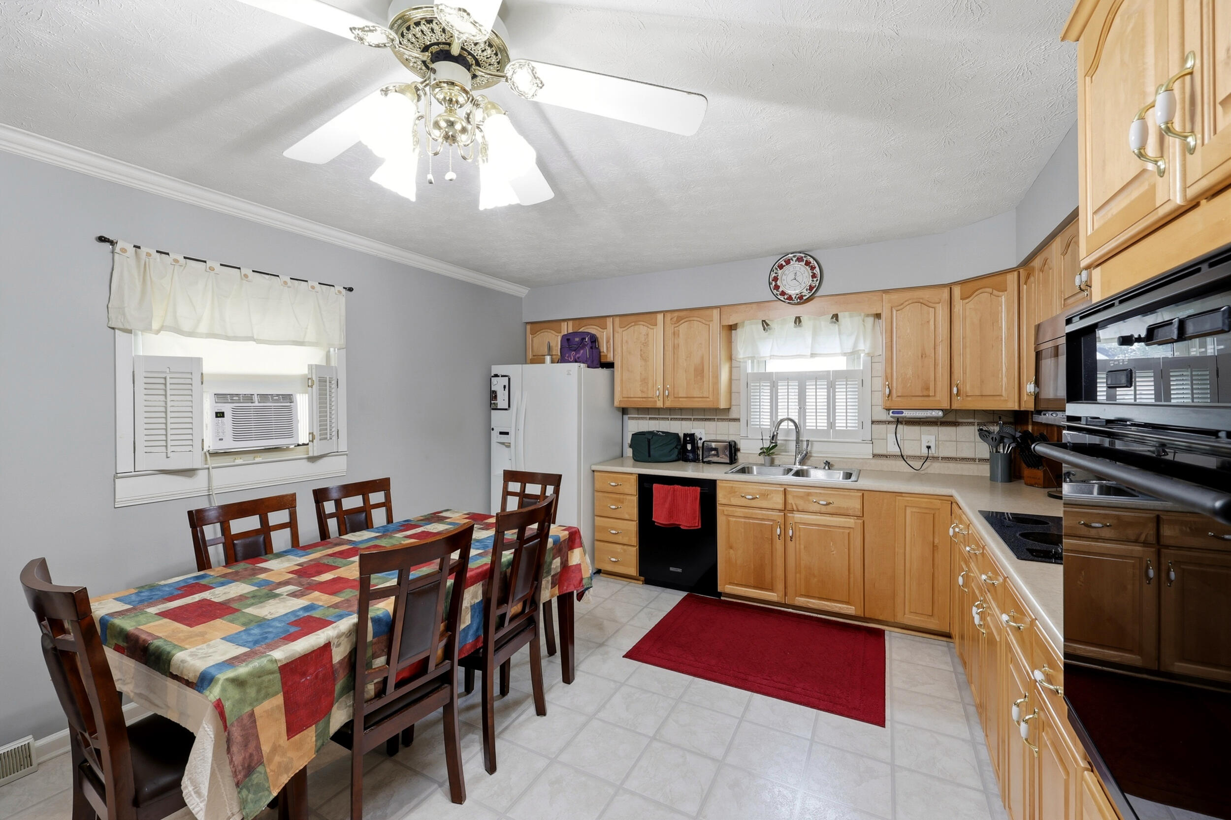 216 Robyn Drive Property Photo 10
