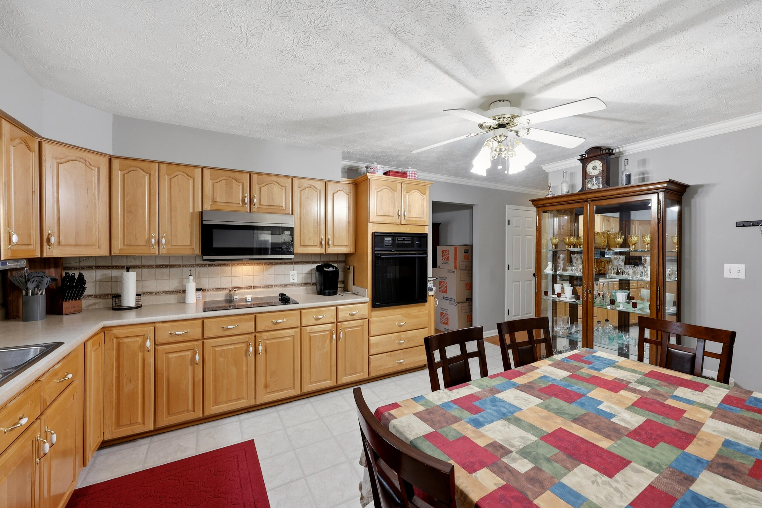 216 Robyn Drive Property Photo 12