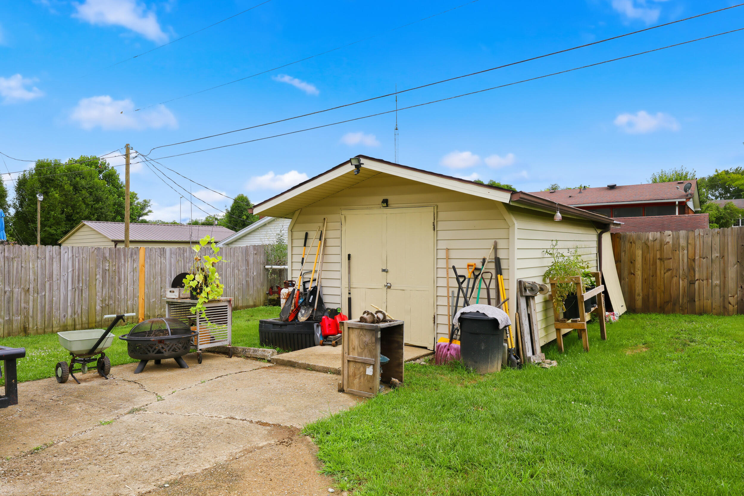 216 Robyn Drive Property Photo 24