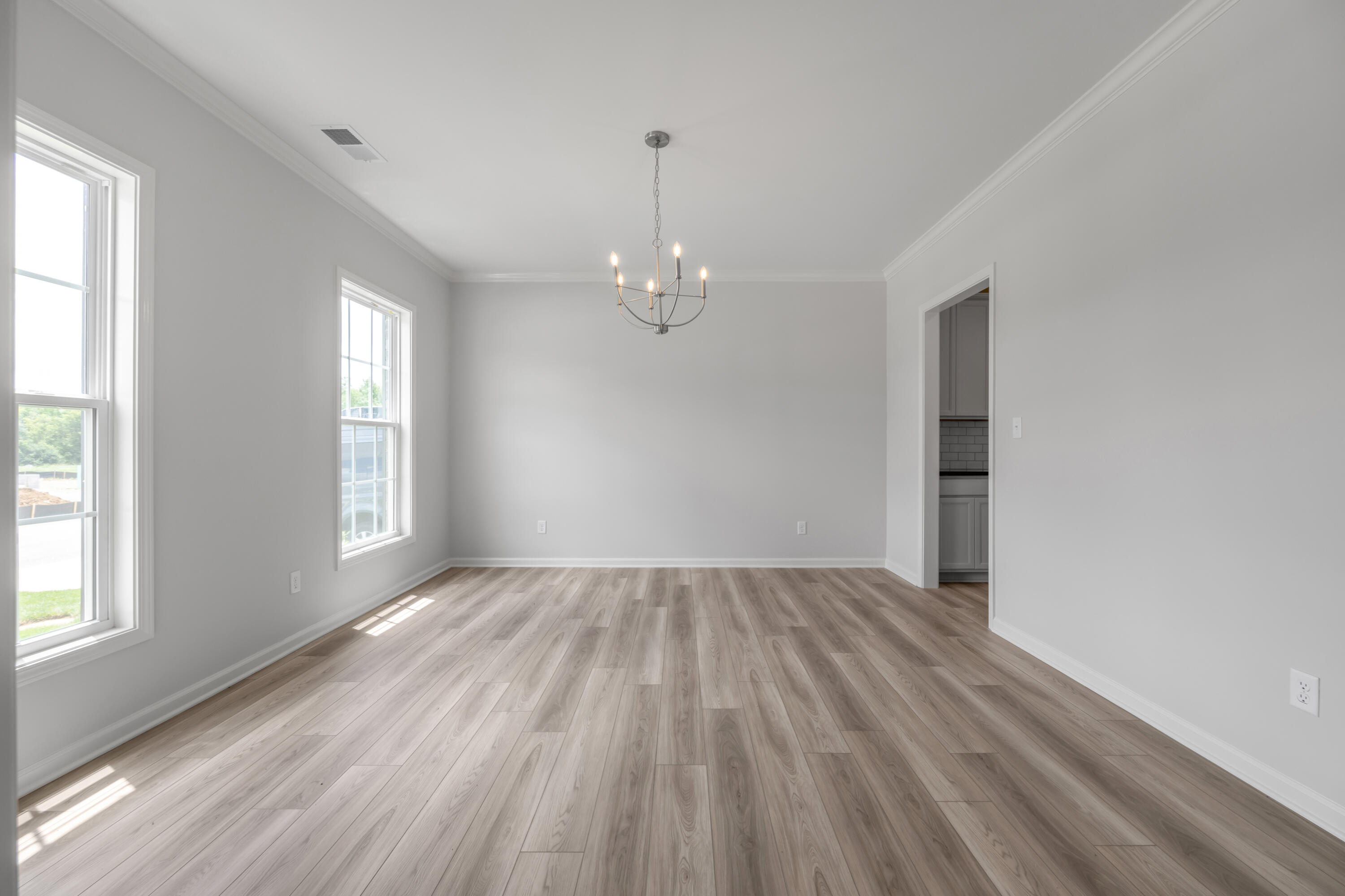1909 Belhurst Way Property Photo 3