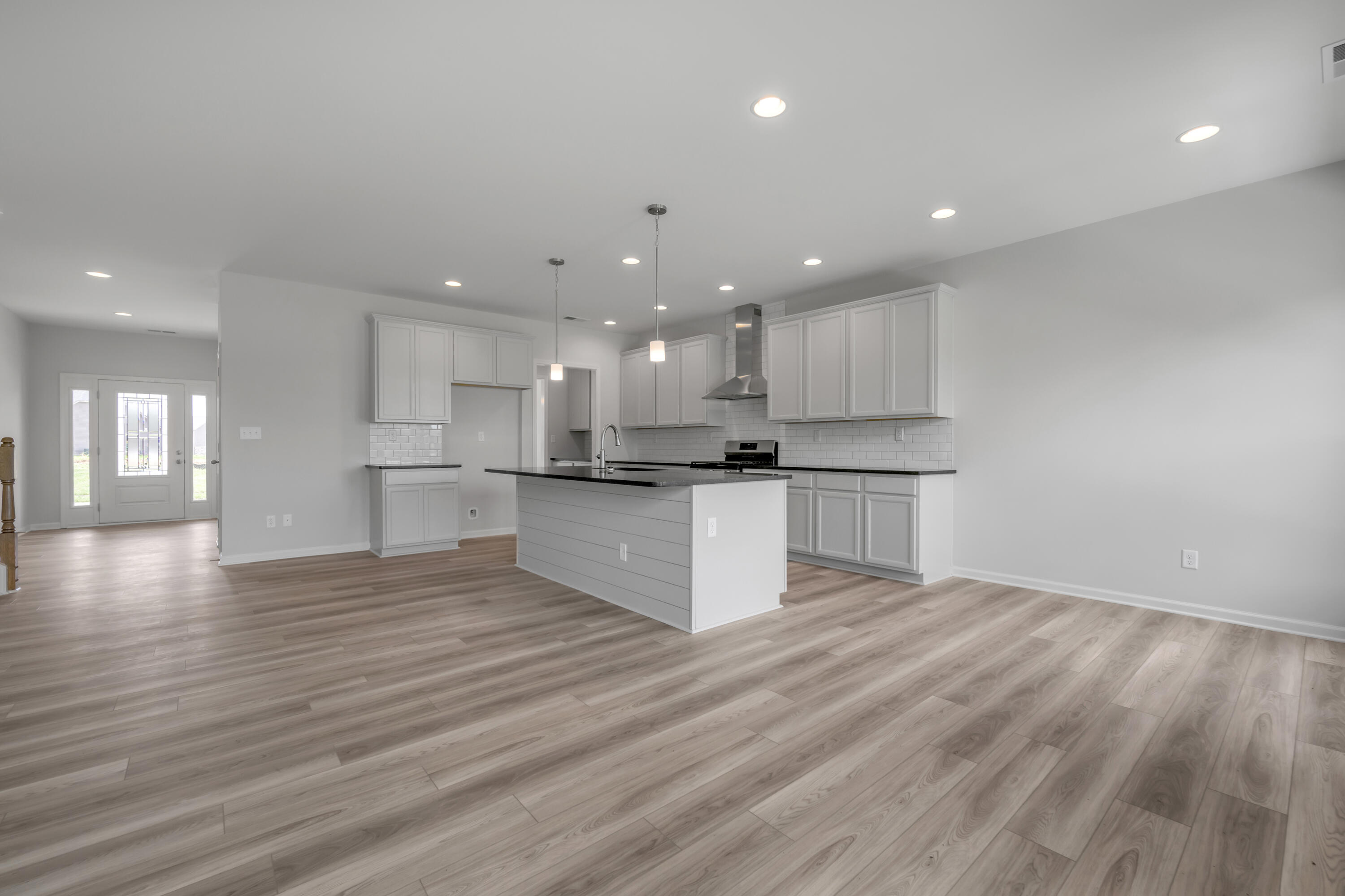 1909 Belhurst Way Property Photo 6