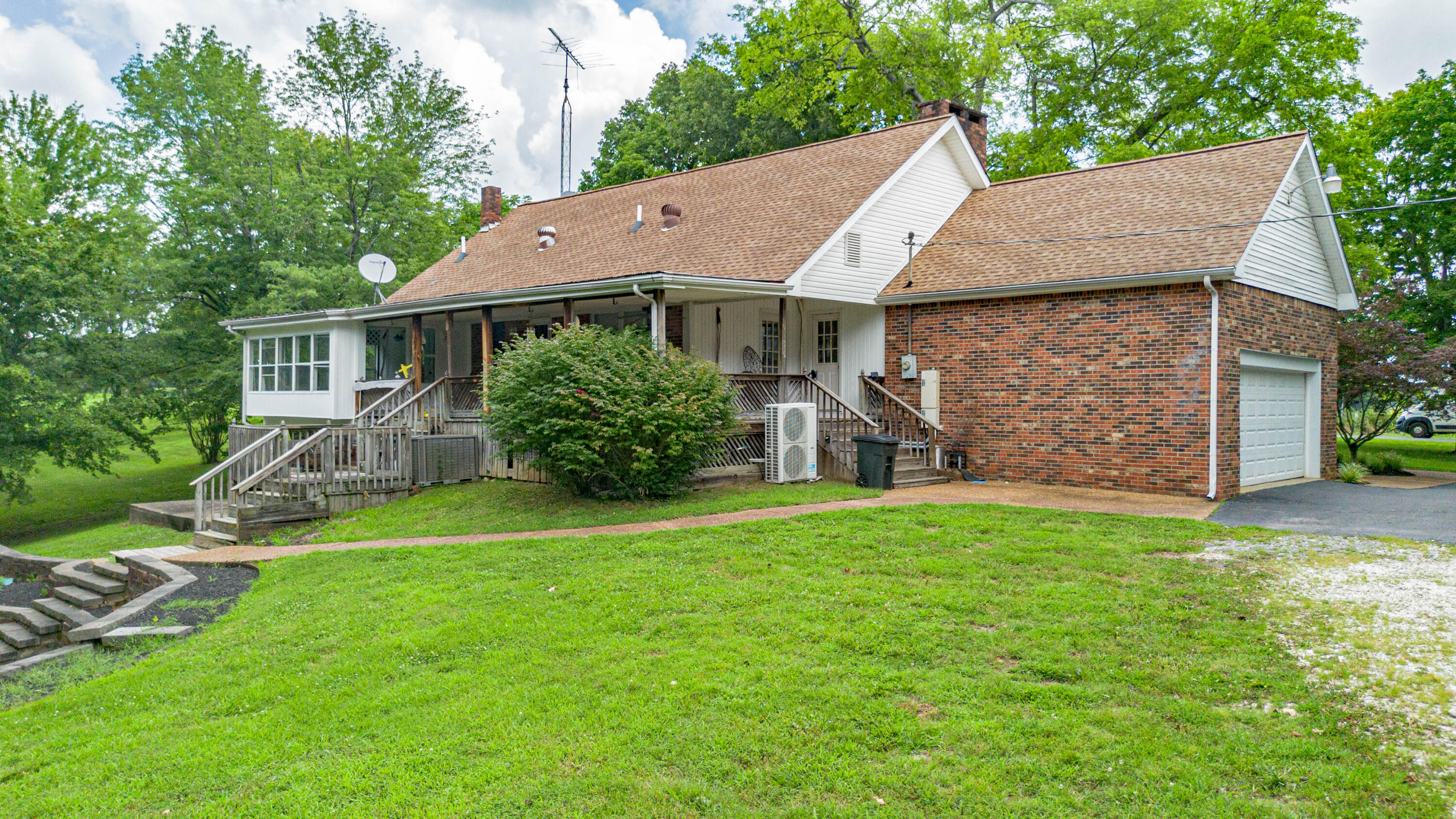 1575 Dyke Road Property Photo 9