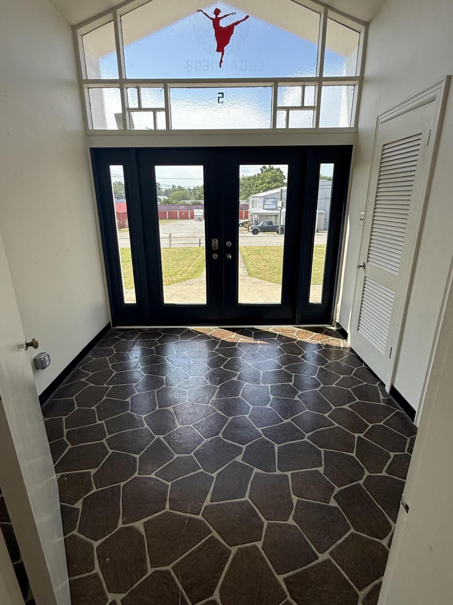 5 N Bloomfield Road Property Photo 6
