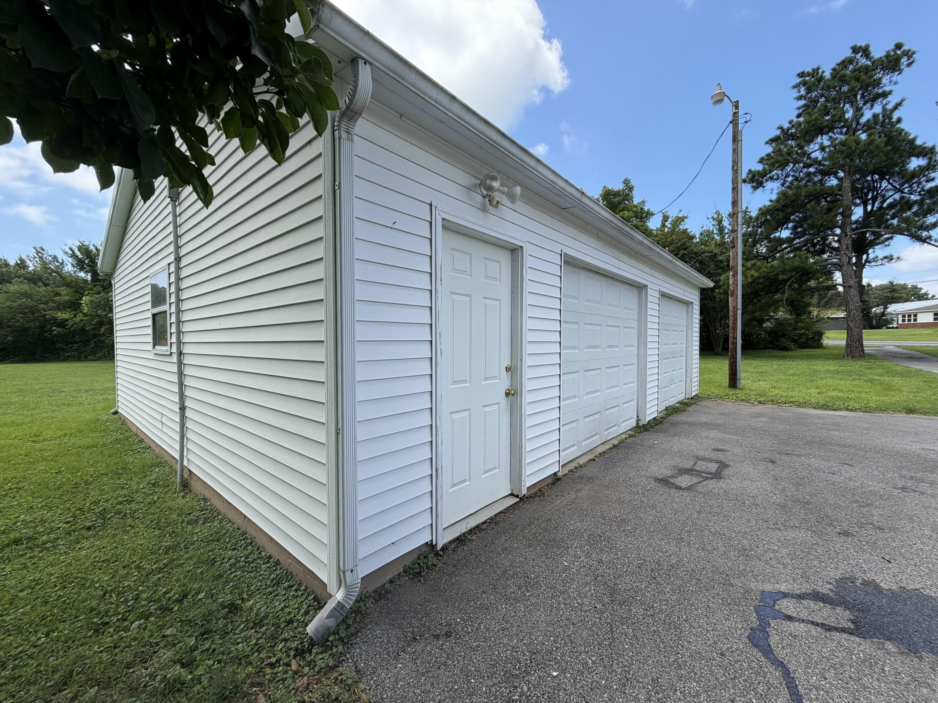 1674 Us-60 Property Photo 8