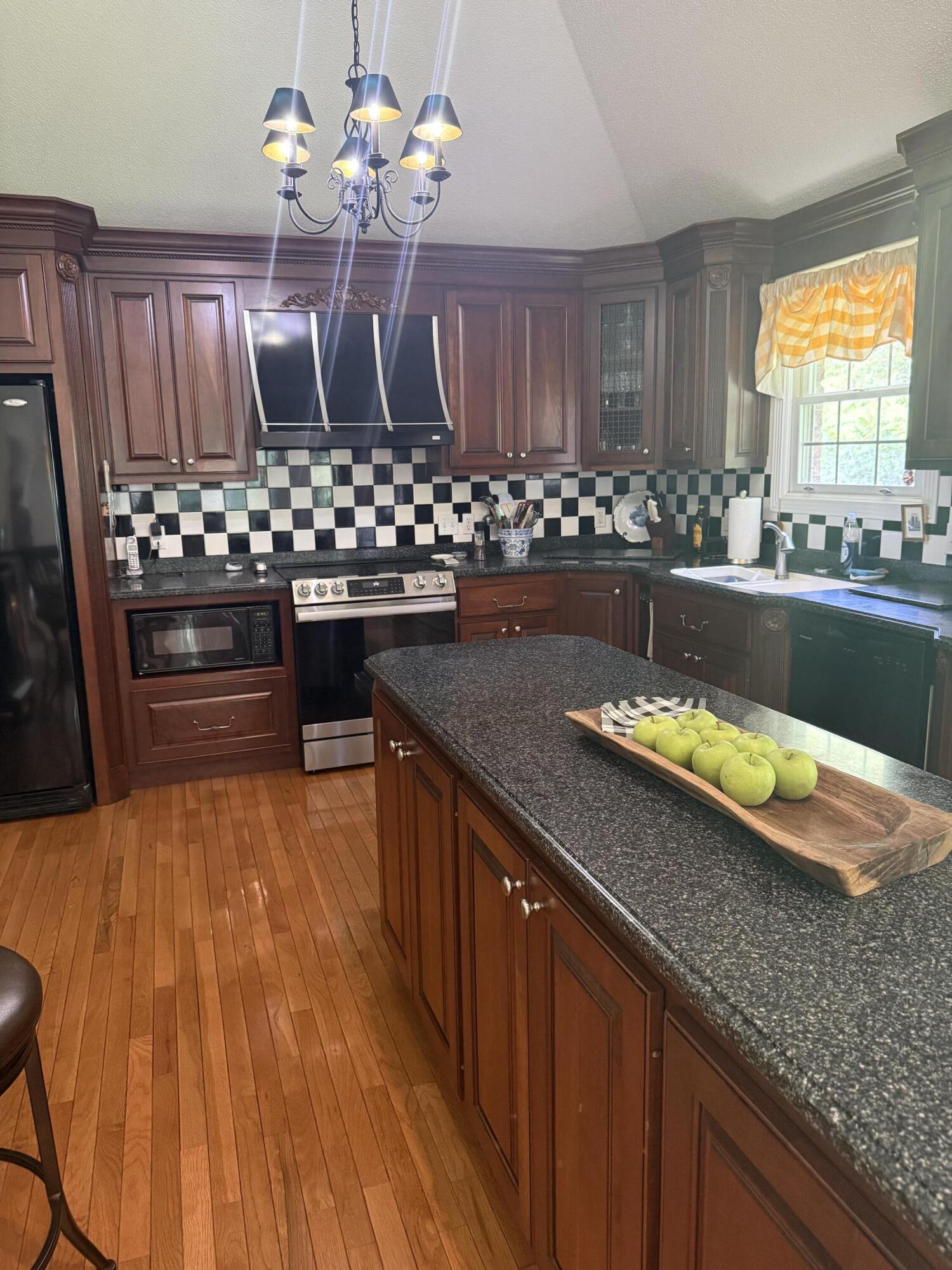 453 Water Cliff Drive Property Photo 8