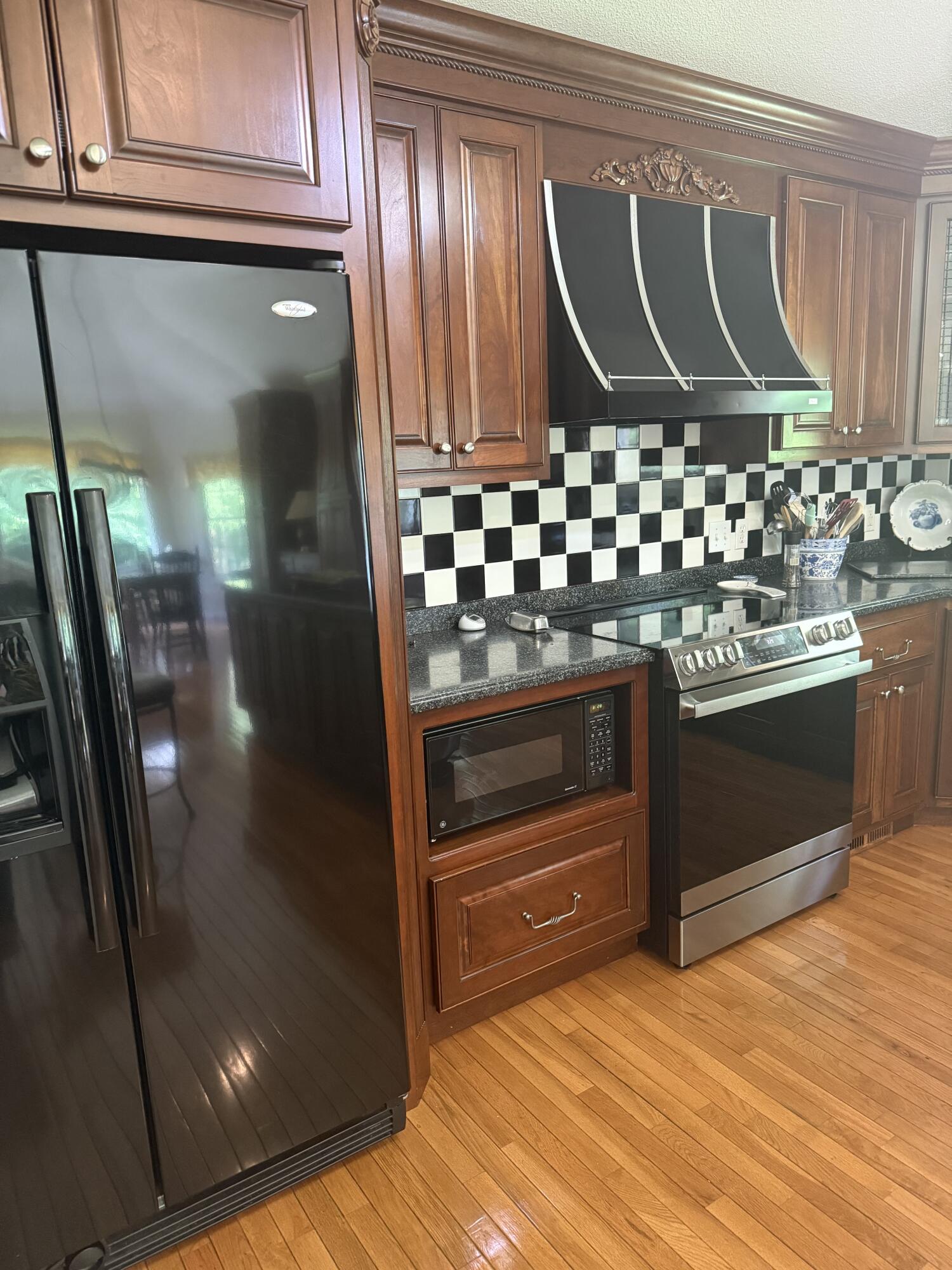 453 Water Cliff Drive Property Photo 19