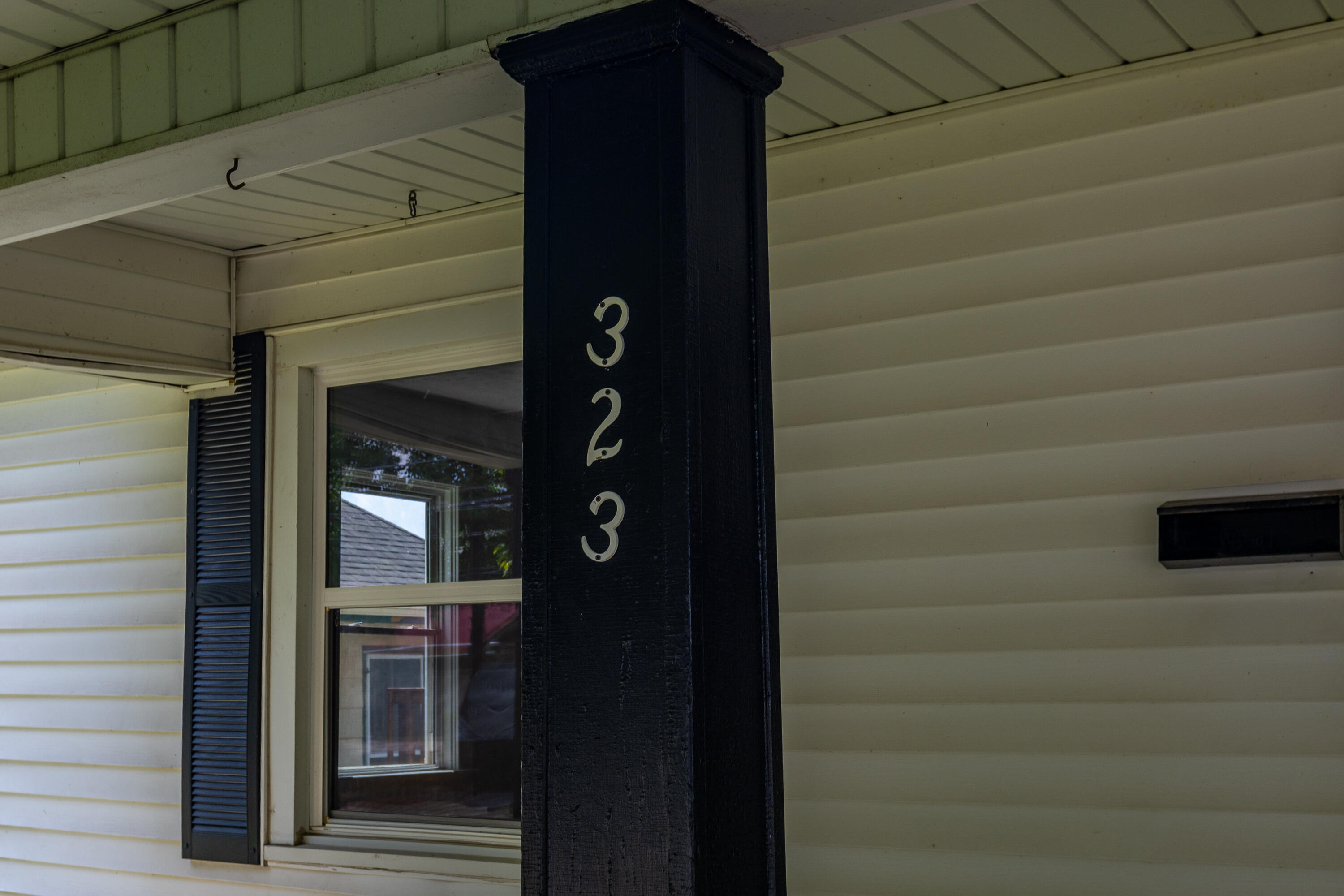 323 W 2nd Street Property Photo 6