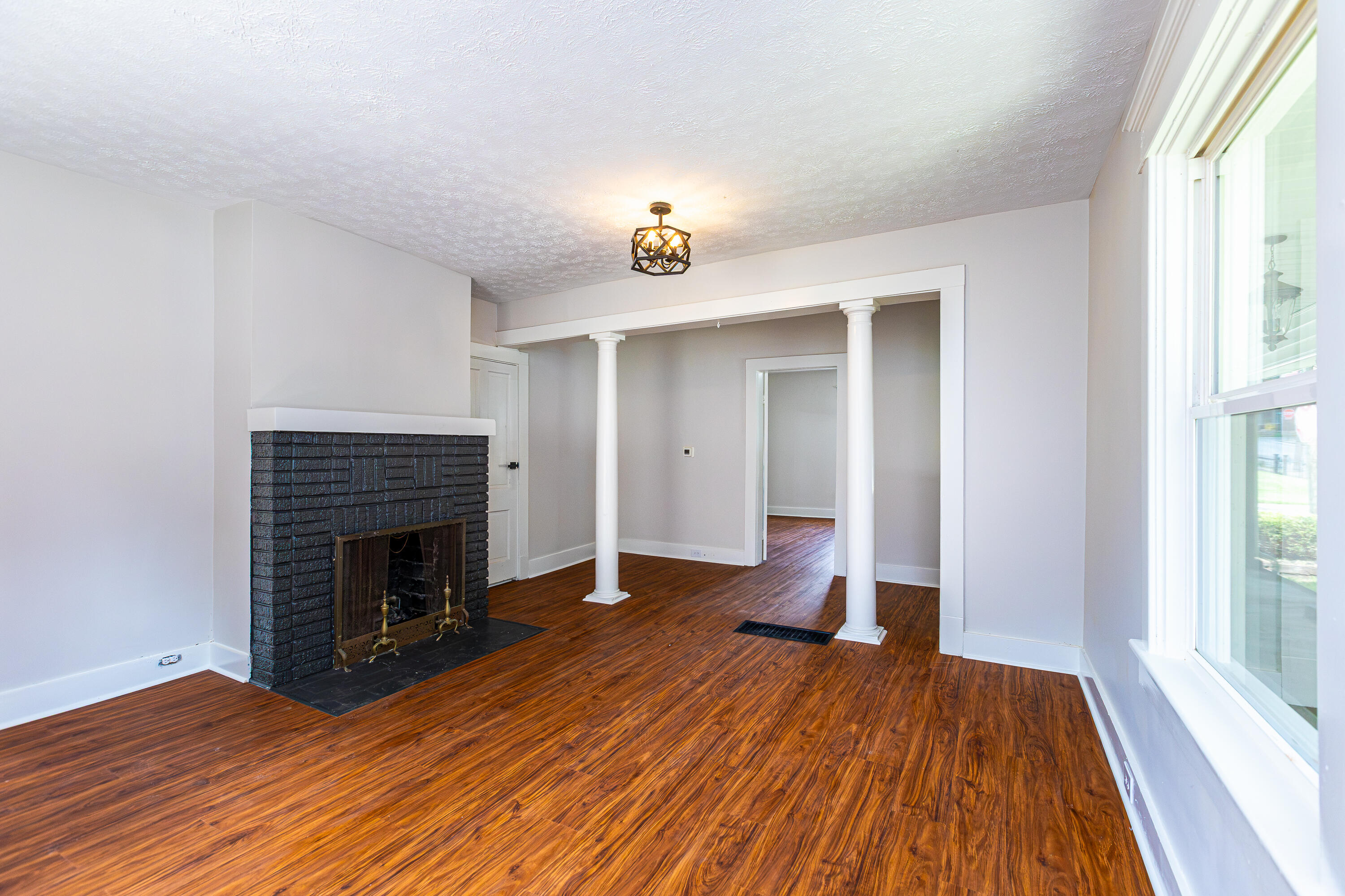 323 W 2nd Street Property Photo 10