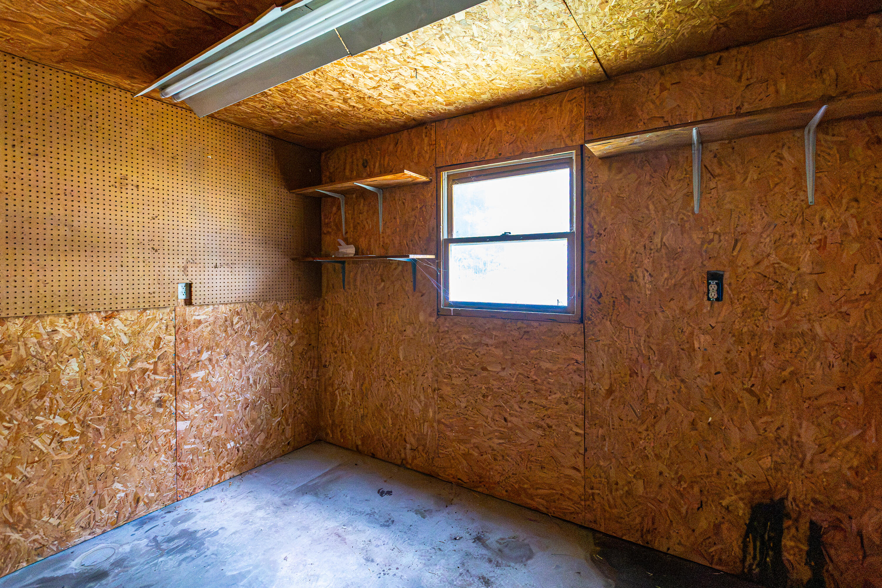 323 W 2nd Street Property Photo 40