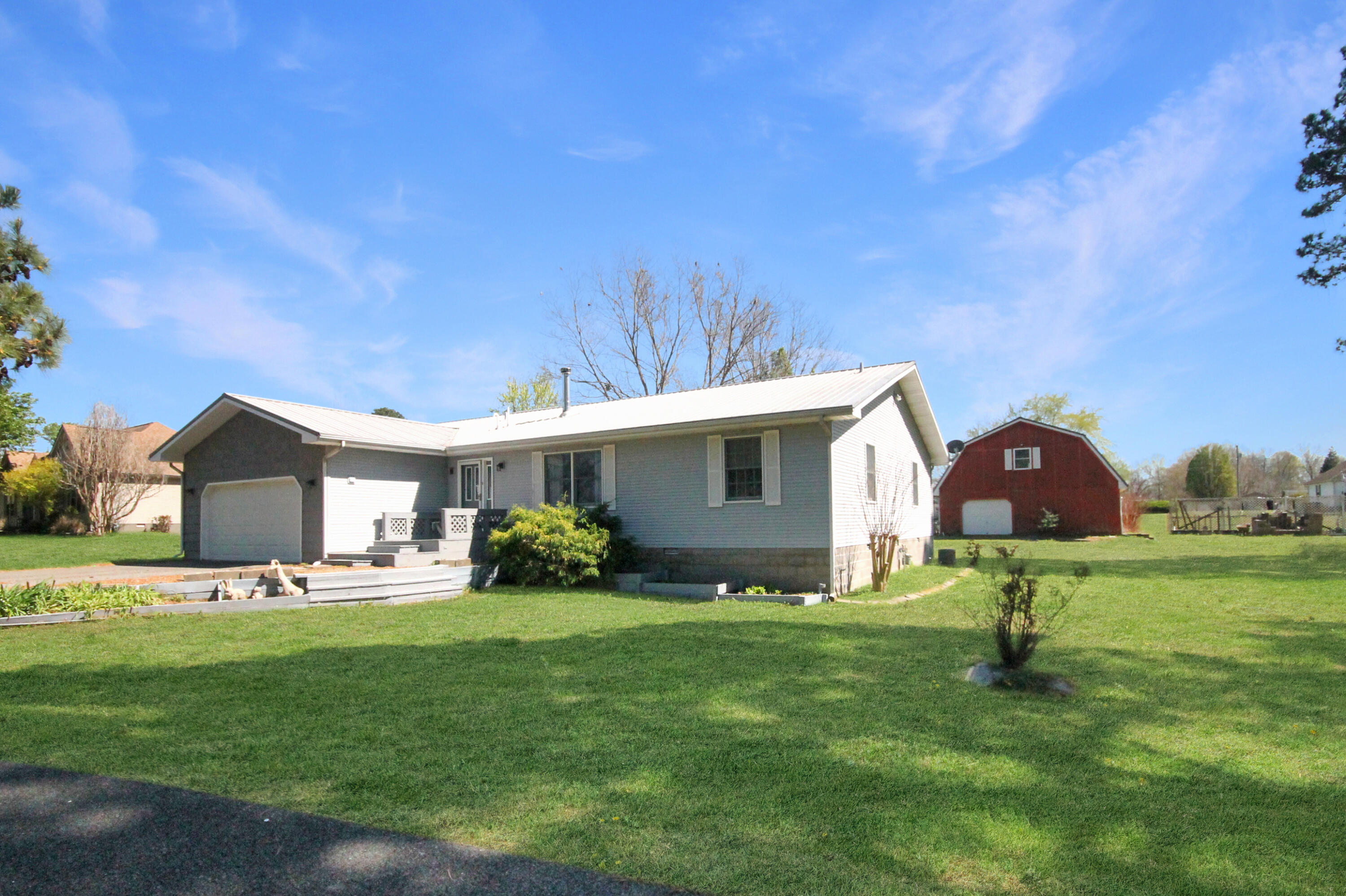 8078 Aurora Highway Property Photo 1