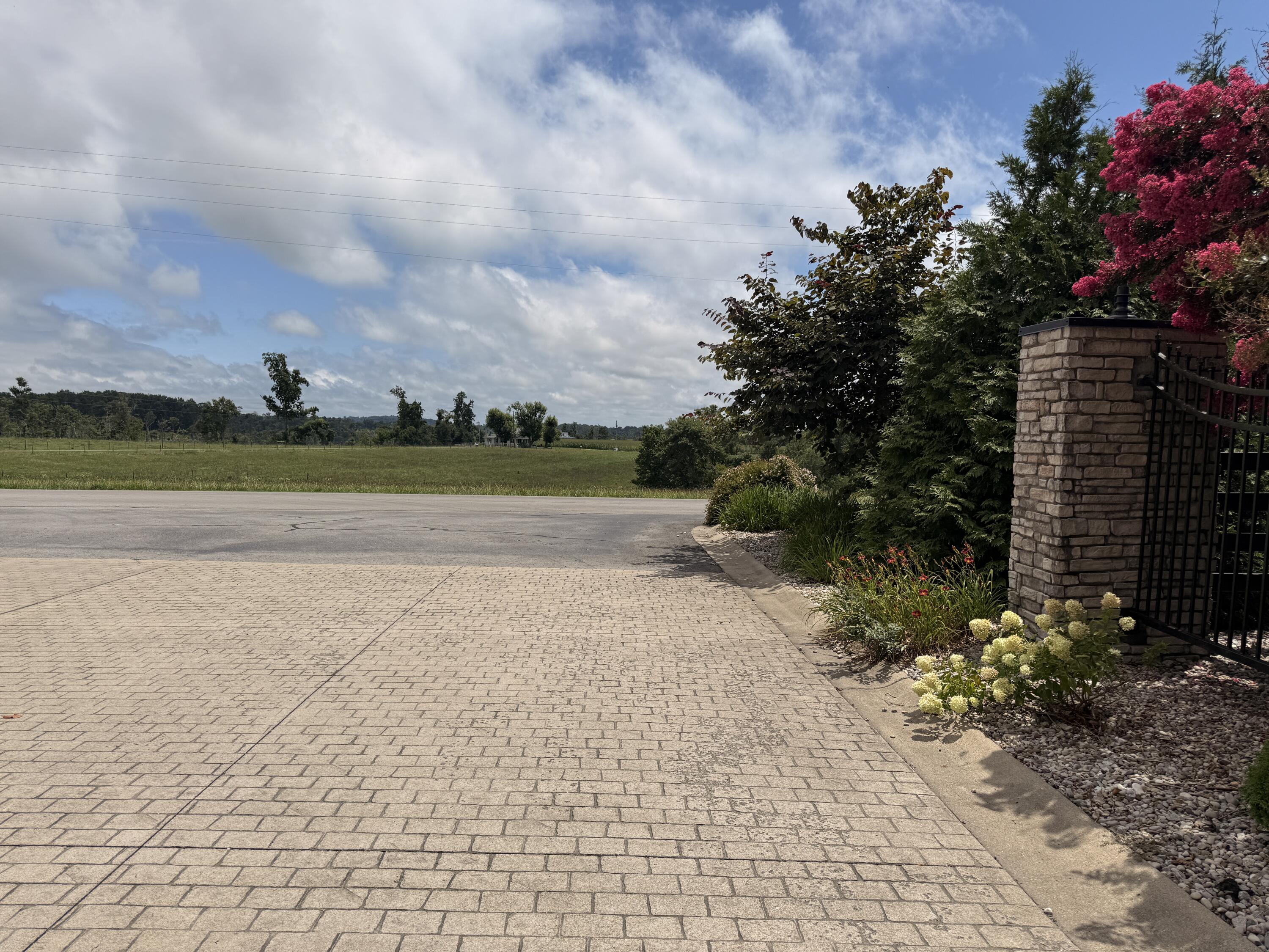 128 Wedge Way Property Photo 2