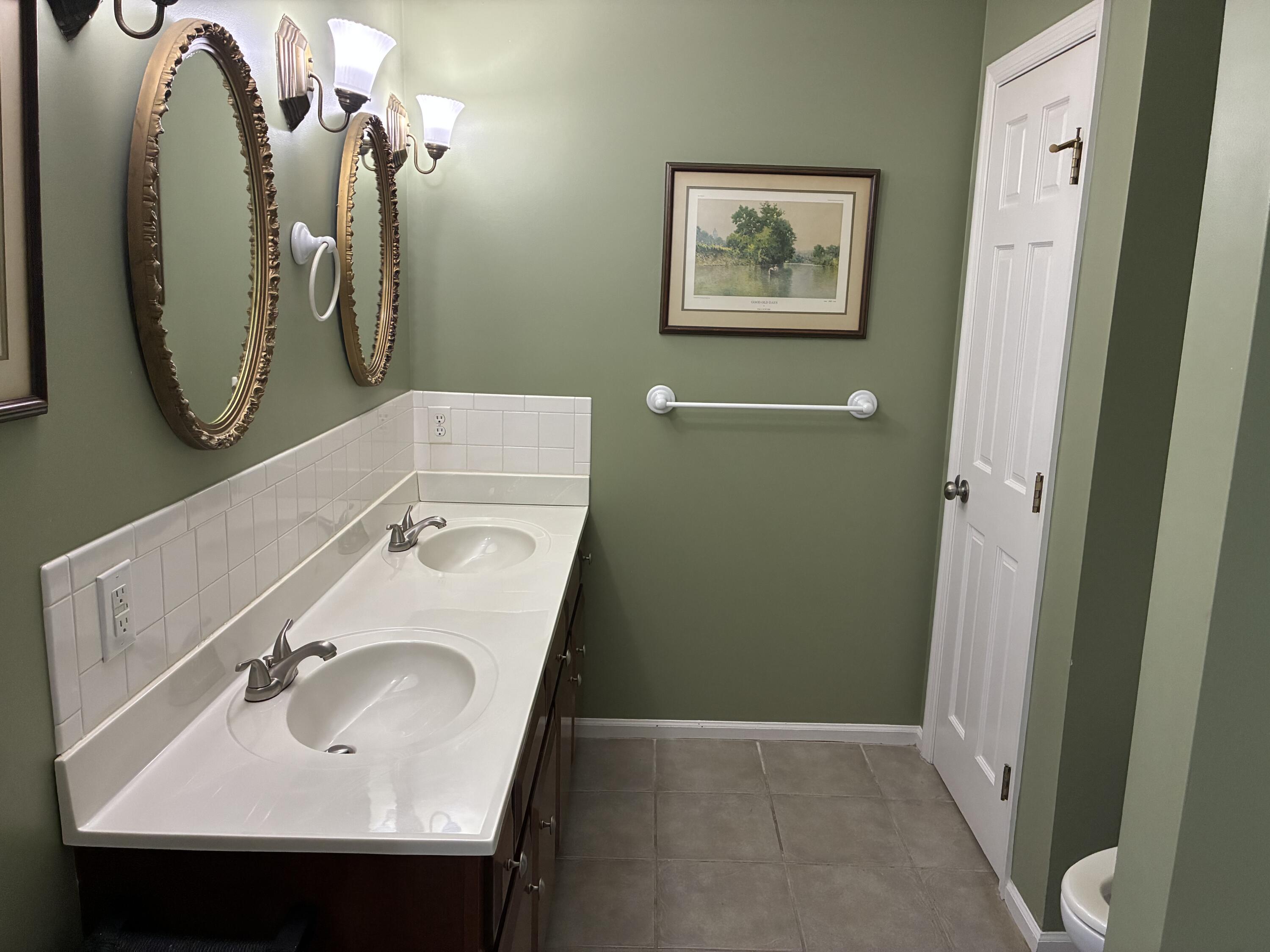 1835 Warwick Road Property Photo 31