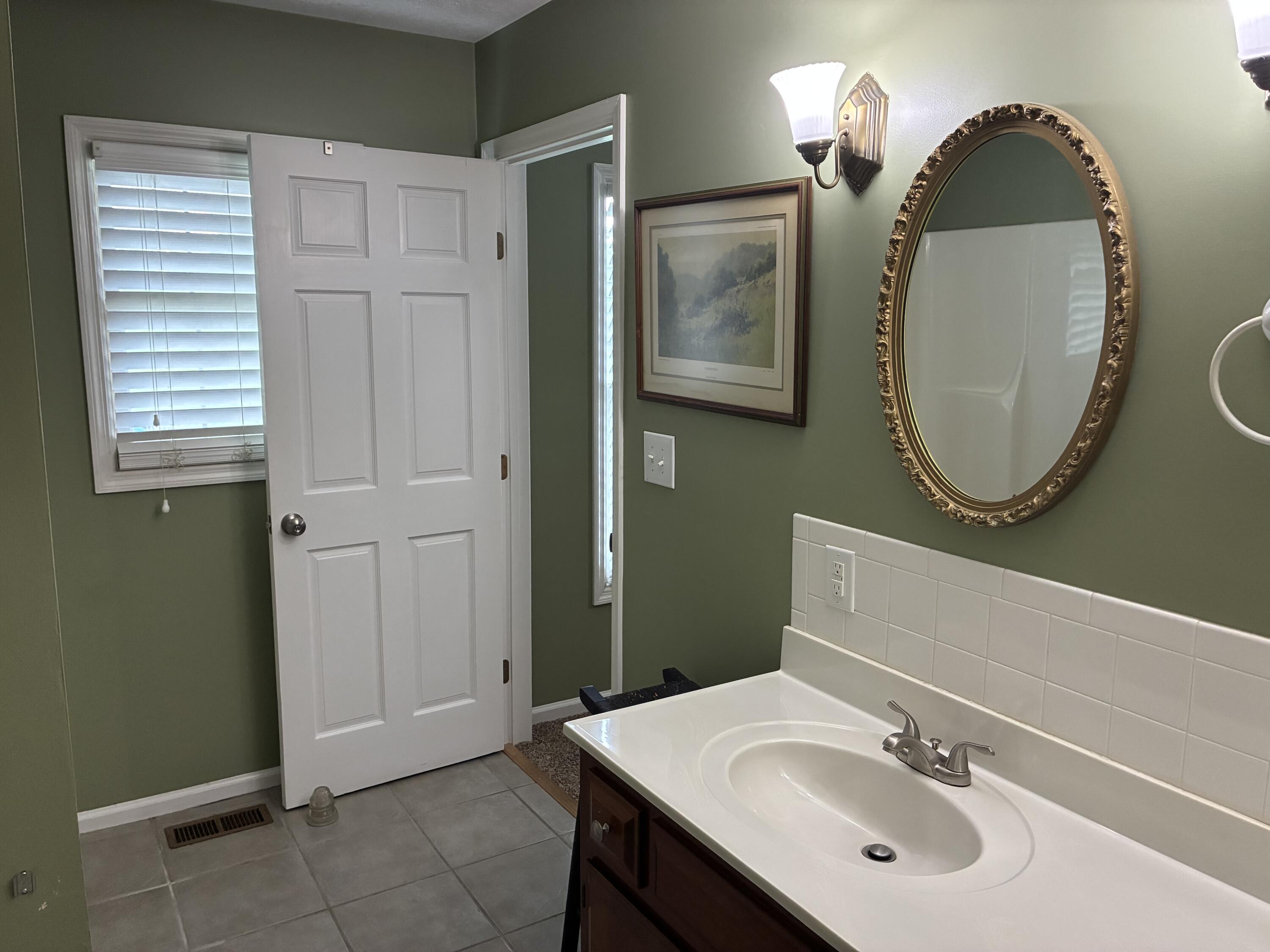 1835 Warwick Road Property Photo 32