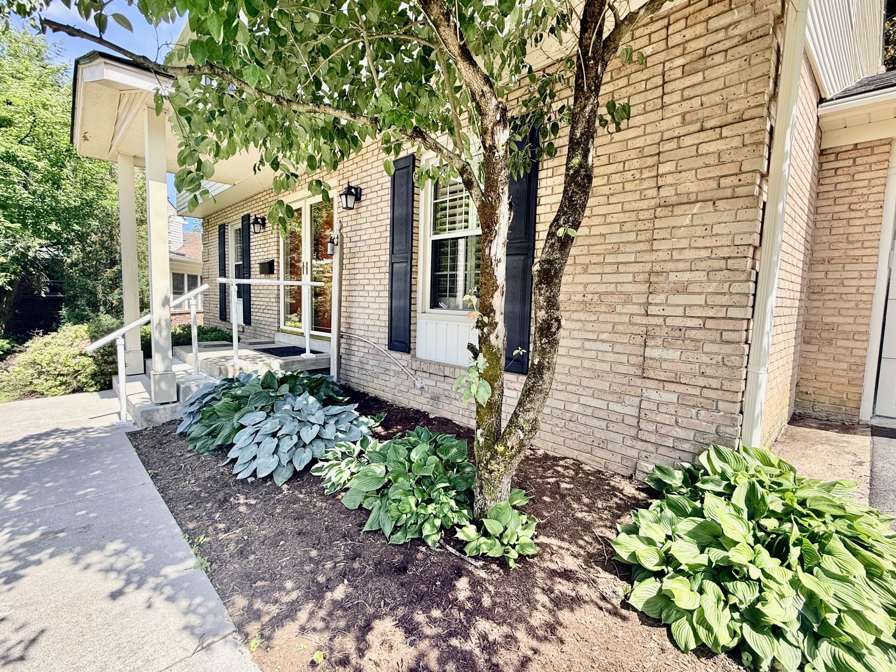 826 Glendover Cove Property Photo 3