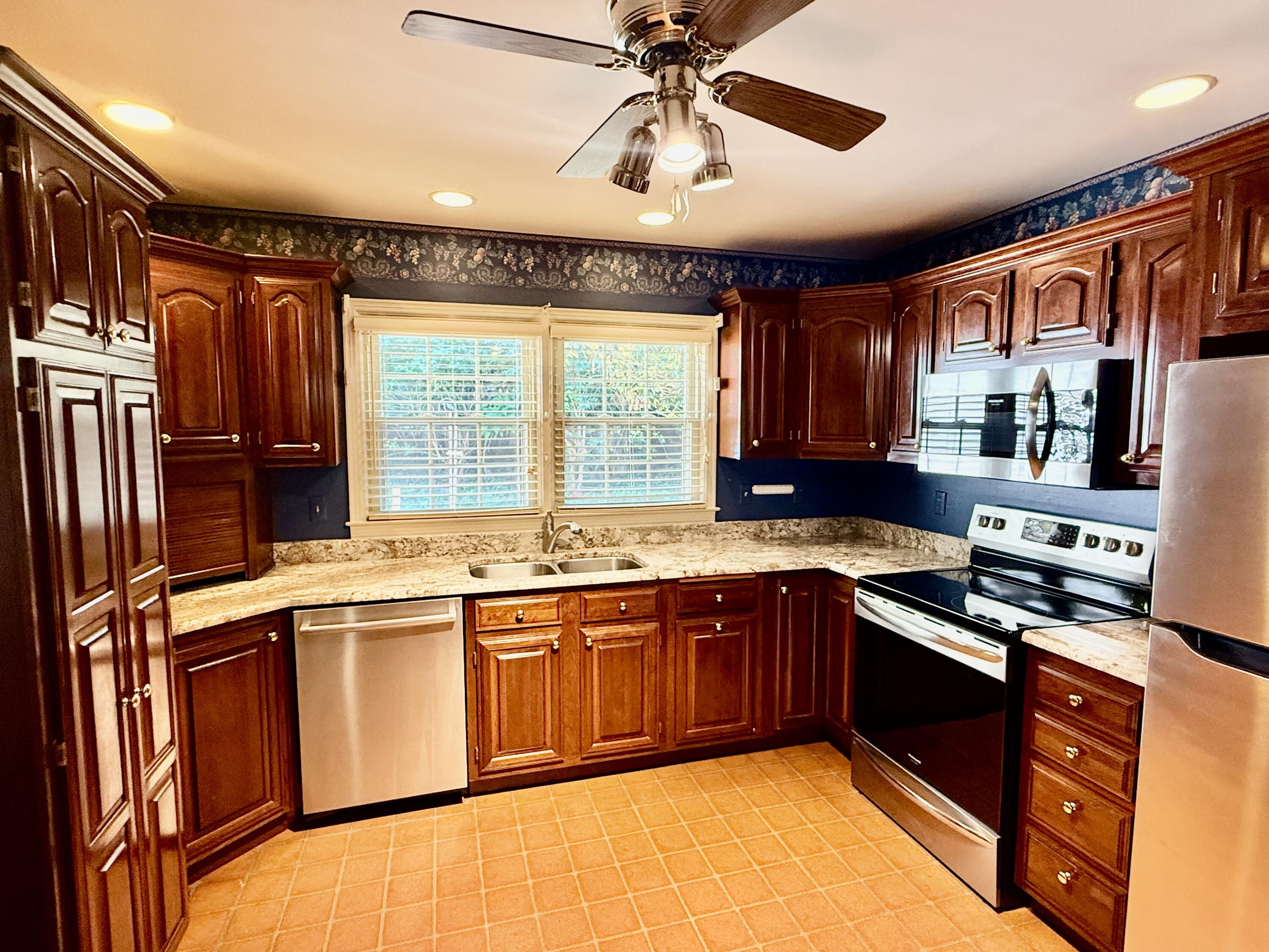 826 Glendover Cove Property Photo 6
