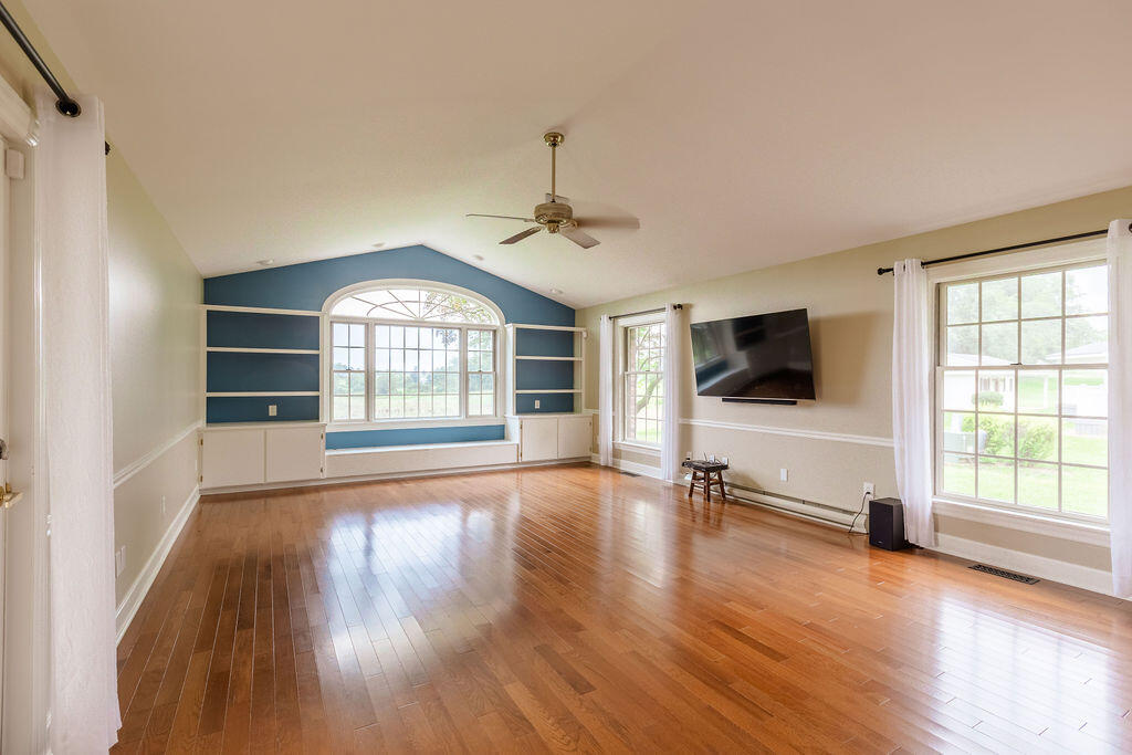 121 Glascock Drive Property Photo 6