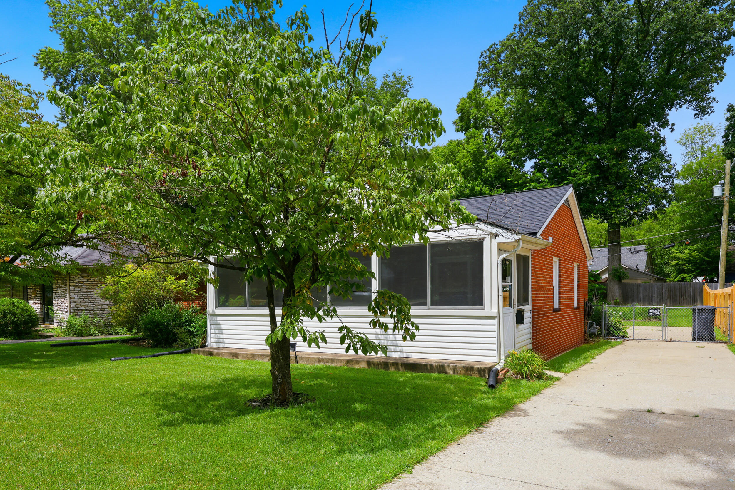 2321 Southview Drive Property Photo 1