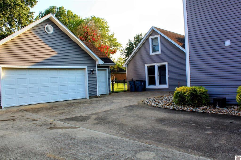 304 Canterbury Drive Property Photo 3