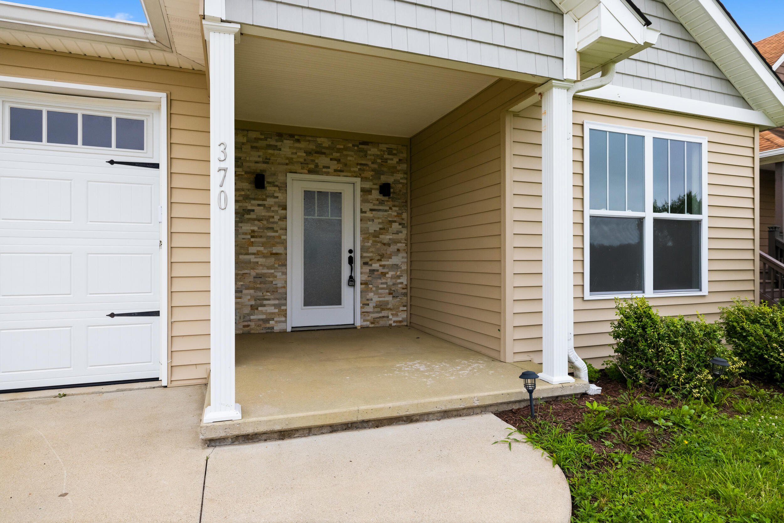 370 Persimmon Way Property Photo 3
