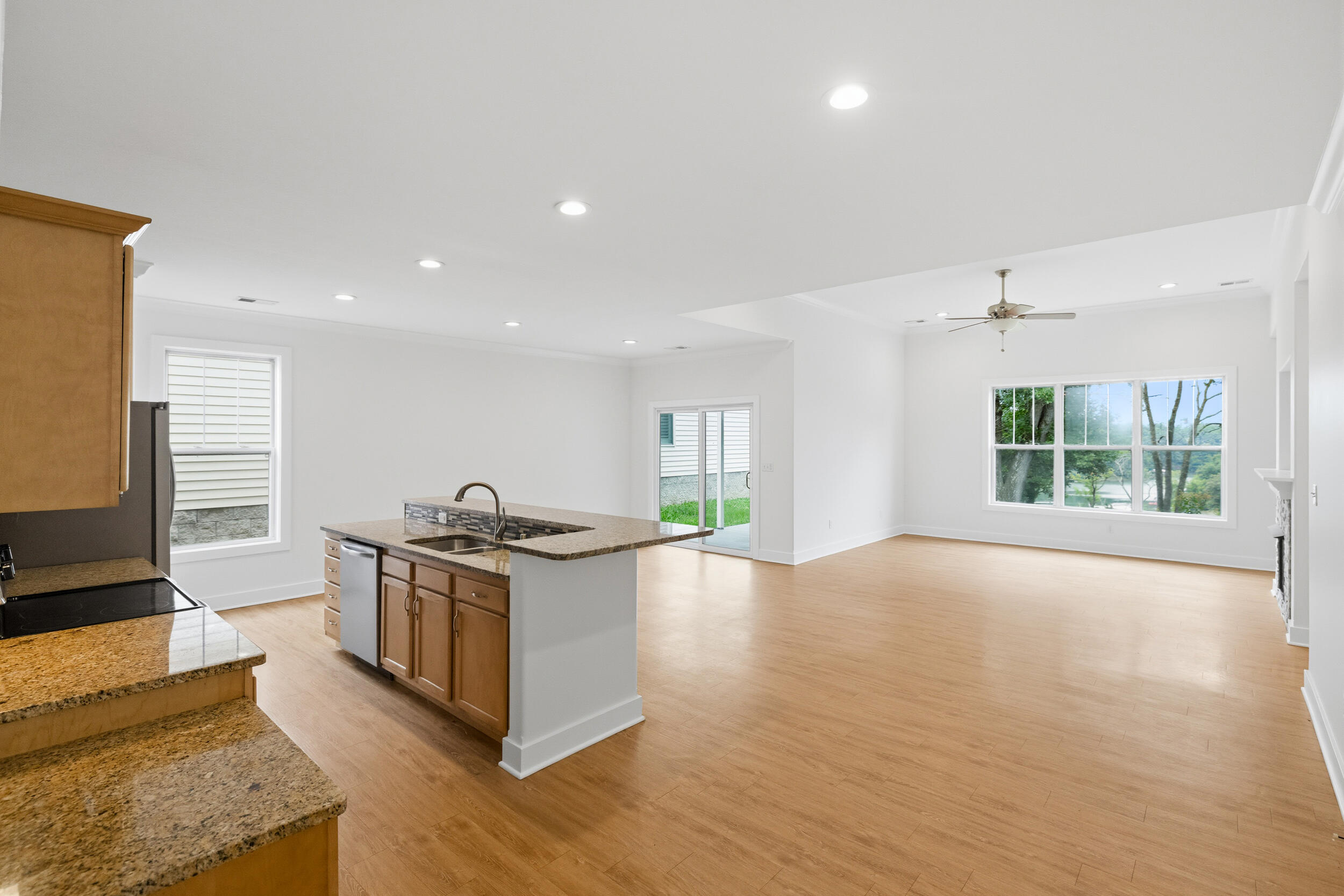 370 Persimmon Way Property Photo 6