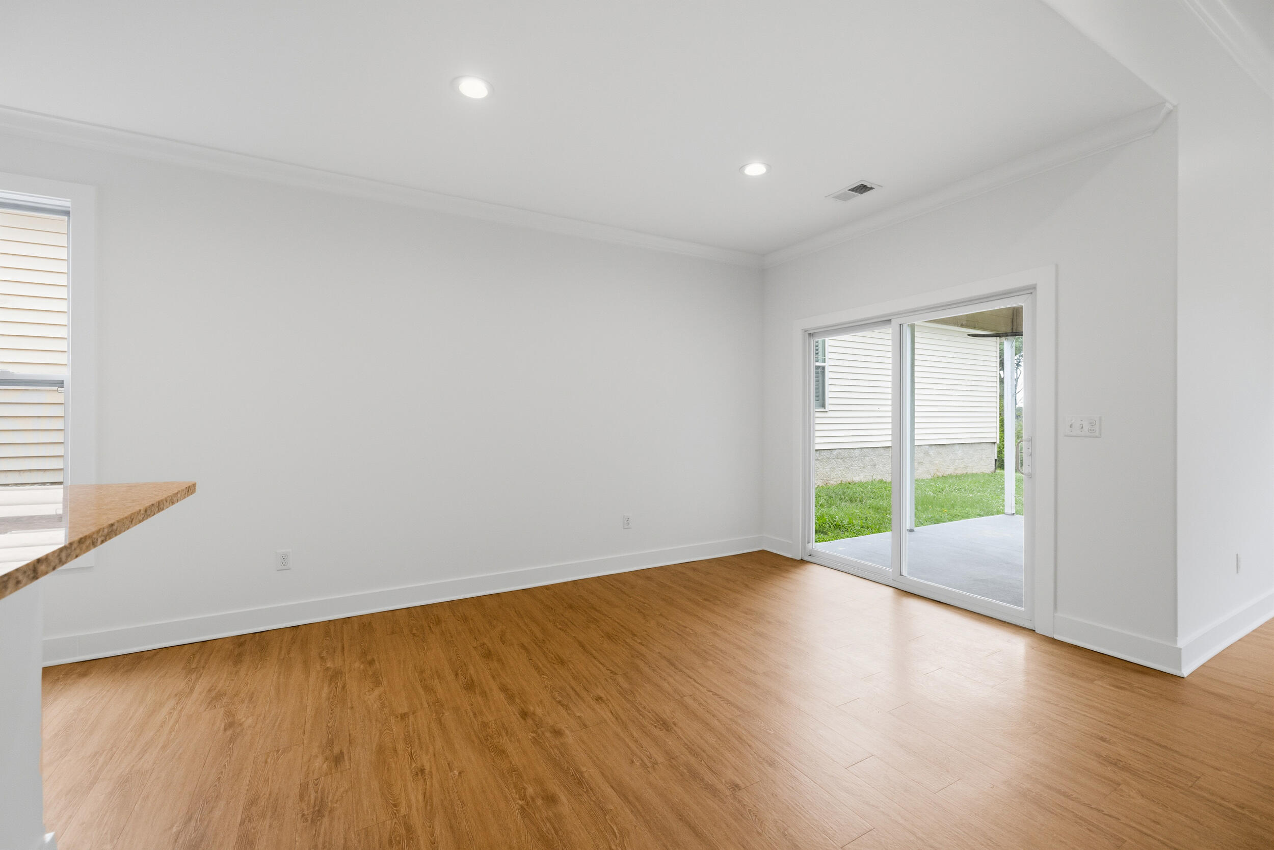 370 Persimmon Way Property Photo 8