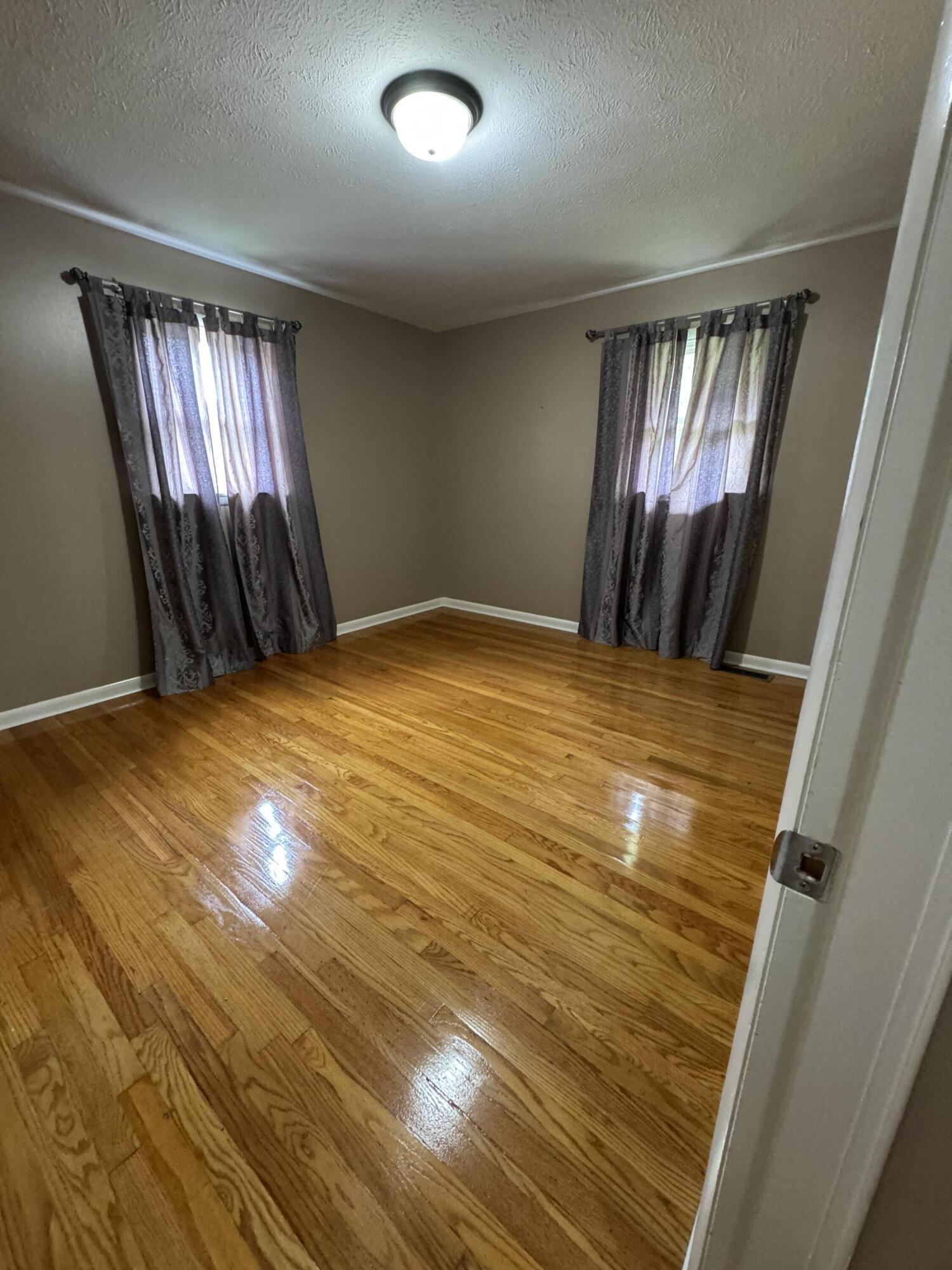 1728 Sycamore Drive Property Photo 8